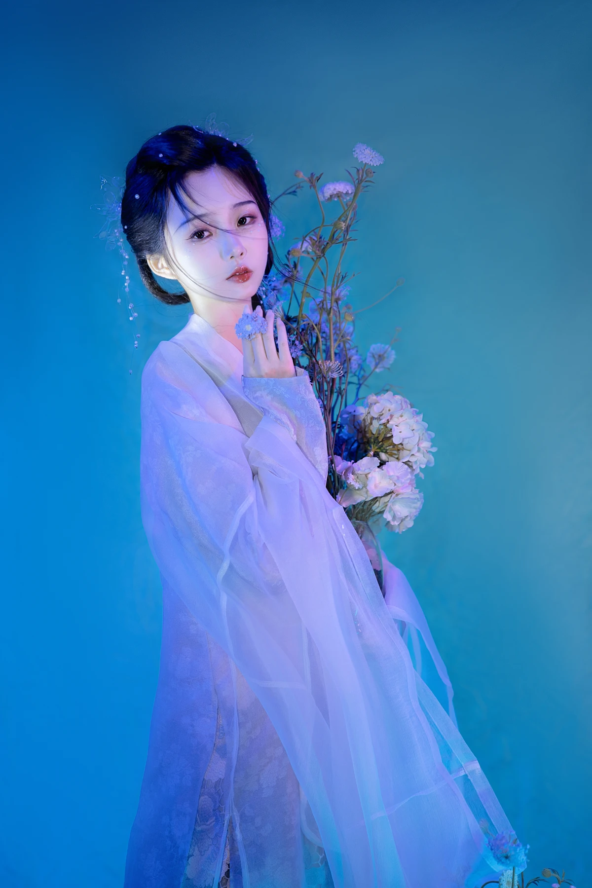 [艺图语] 2023.01.10 Vol.2885 – 她是那一抹蓝 怀里猫ovo#[23P]-3