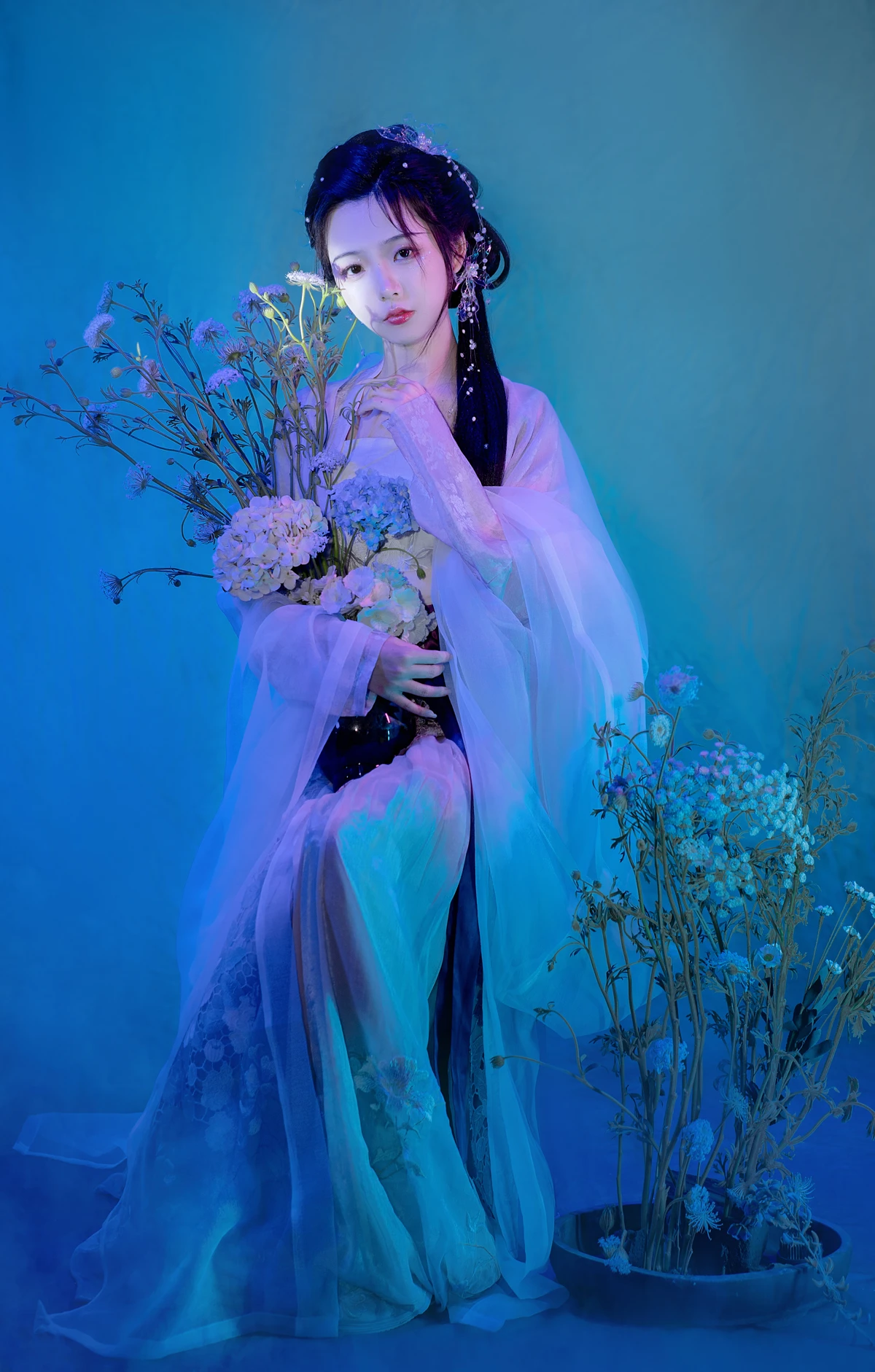 [艺图语] 2023.01.10 Vol.2885 – 她是那一抹蓝 怀里猫ovo#[23P]-5