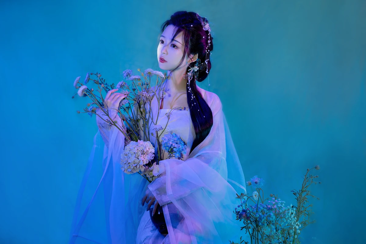 [艺图语] 2023.01.10 Vol.2885 – 她是那一抹蓝 怀里猫ovo#[23P]-9