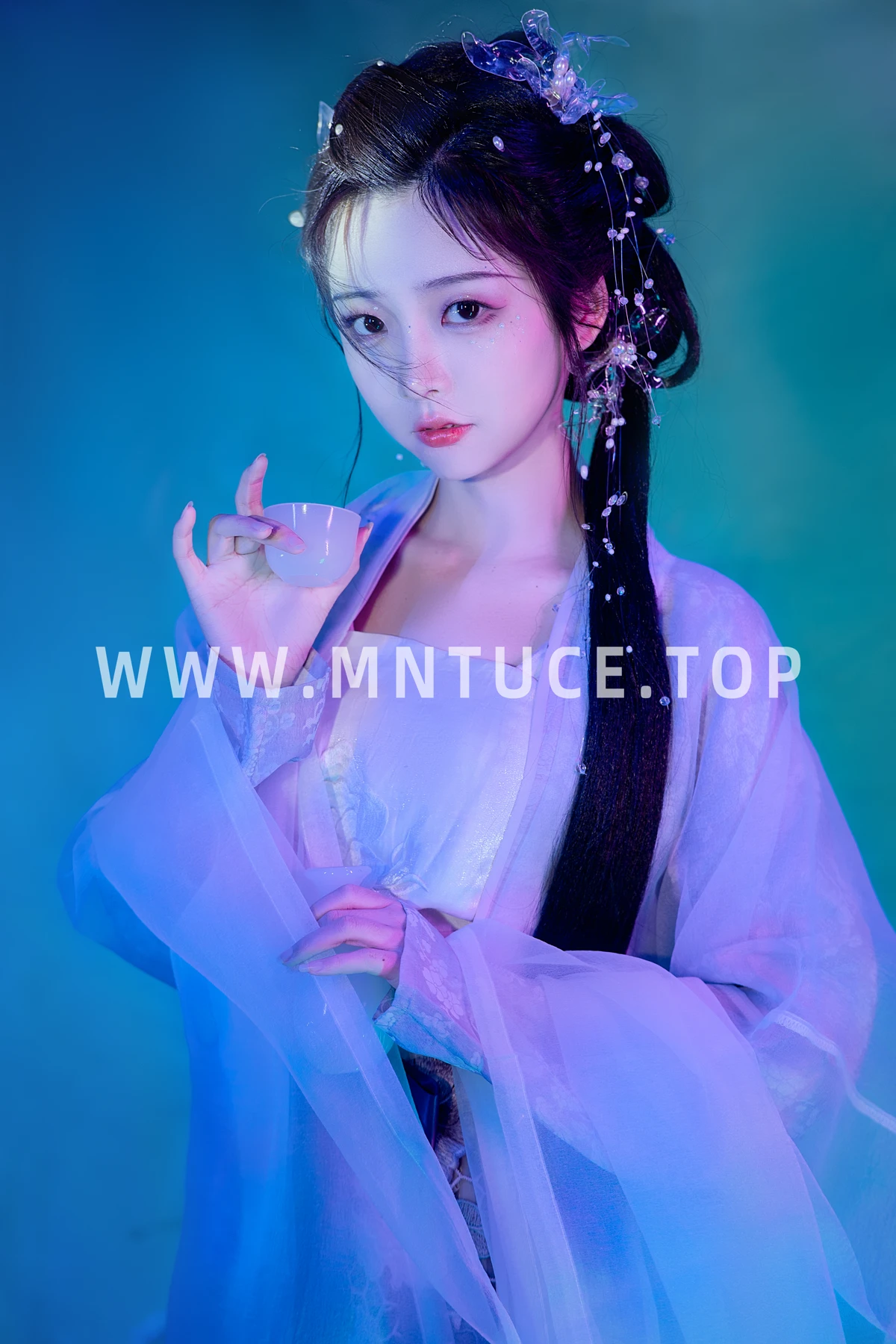 [艺图语] 2023.01.10 Vol.2885 – 她是那一抹蓝 怀里猫ovo#[23P]-1