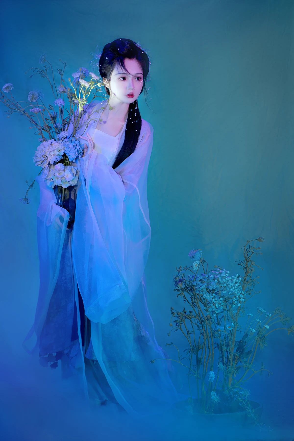[艺图语] 2023.01.10 Vol.2885 – 她是那一抹蓝 怀里猫ovo#[23P]-8