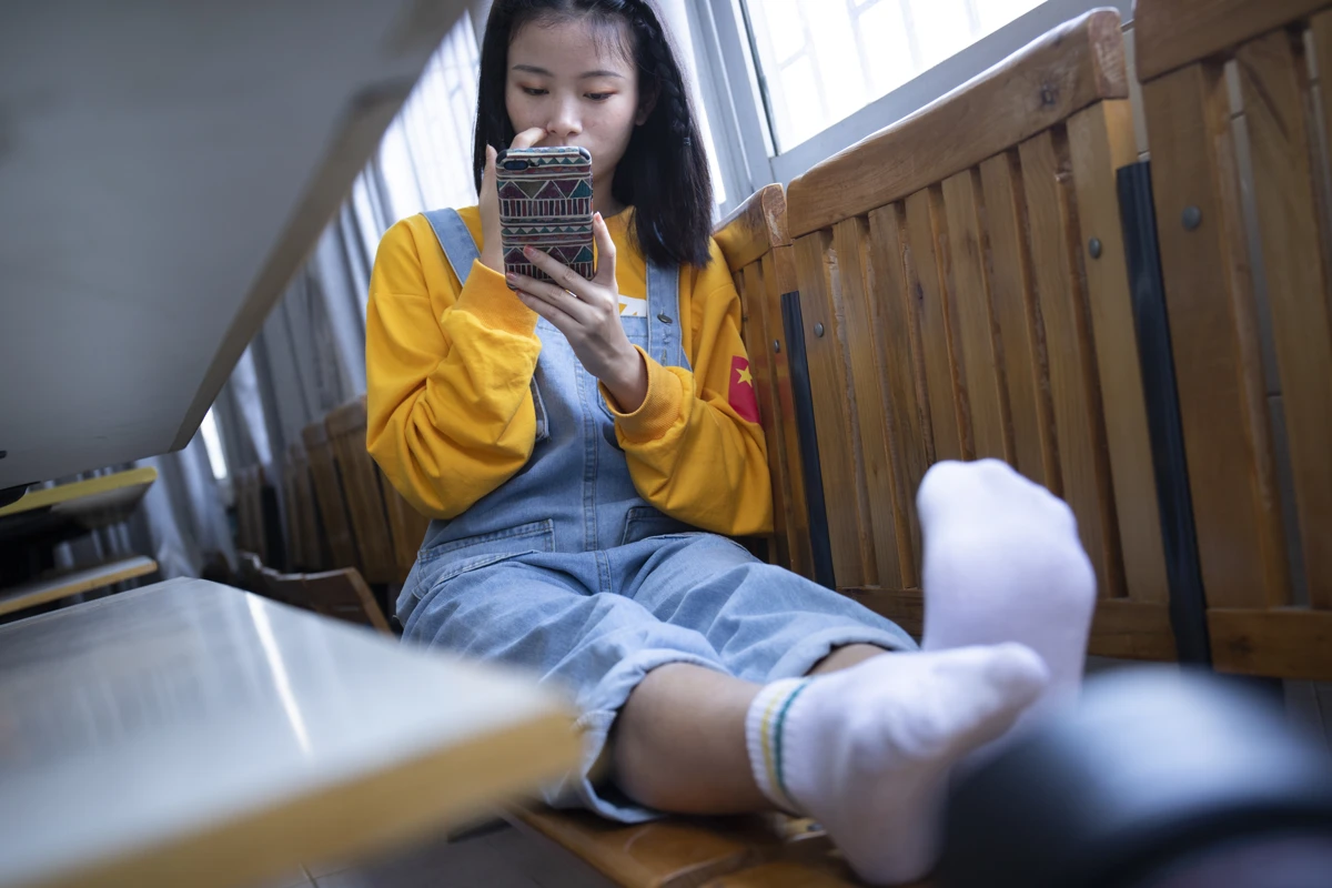 [爱美足] NO.019 刁钻的角度 四川妹子琳琳教室秀美脚 南国足艺#[121P]-6