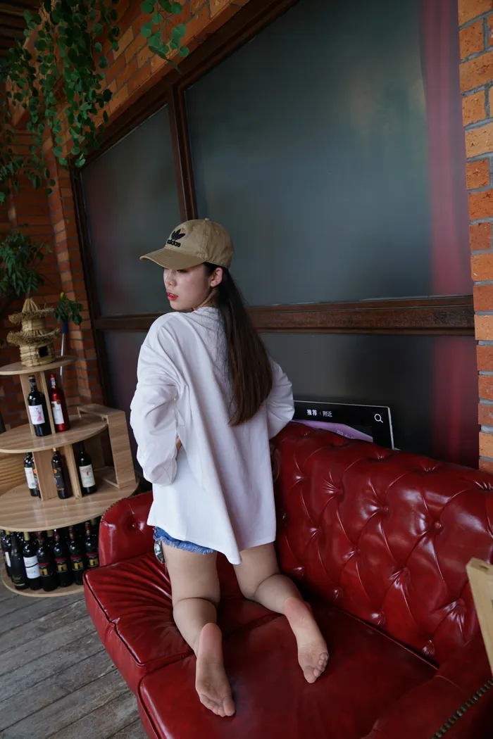 [爱美足] NO.004 大大咧咧的东北女孩浩南足底超嫩足底 街拍#[61P]-7
