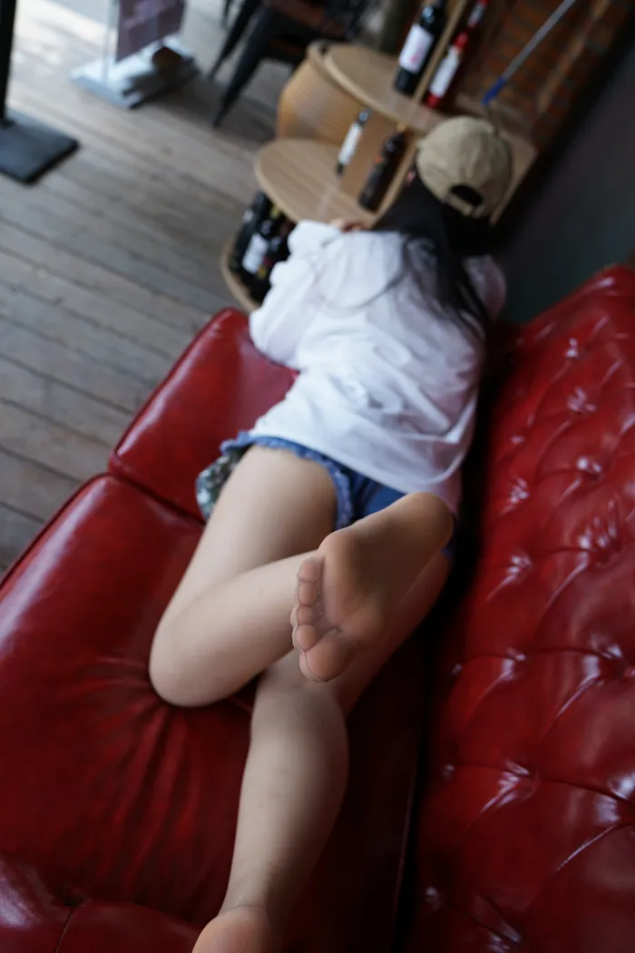 [爱美足] NO.004 大大咧咧的东北女孩浩南足底超嫩足底 街拍#[61P]-9