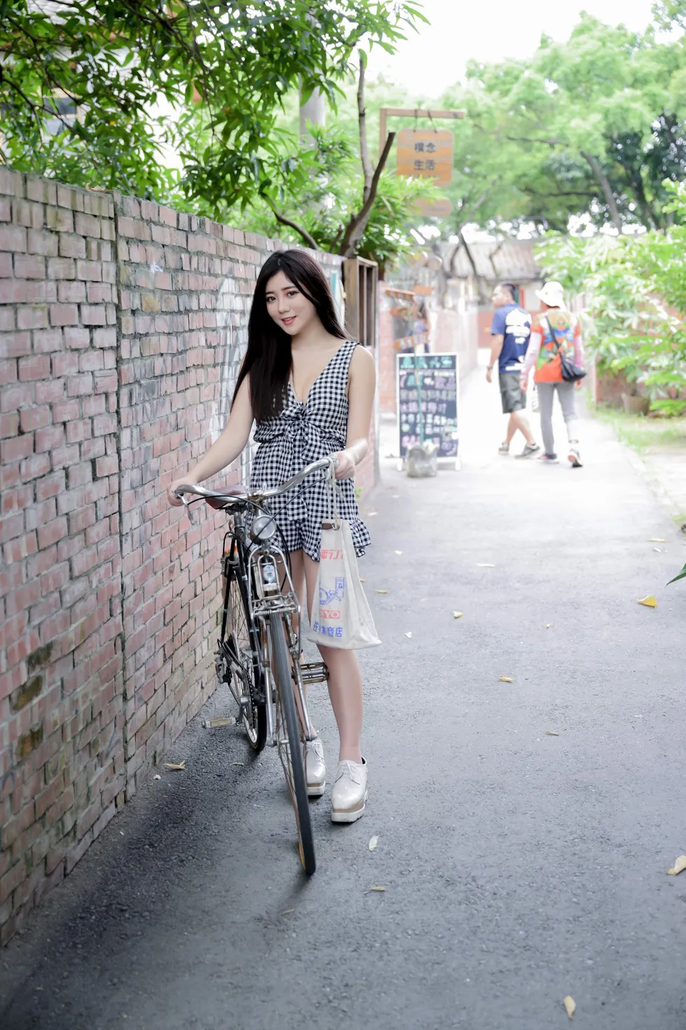 [爱美足] NO.214 乐乐 休闲布鞋美腿 街拍#[95P]-1