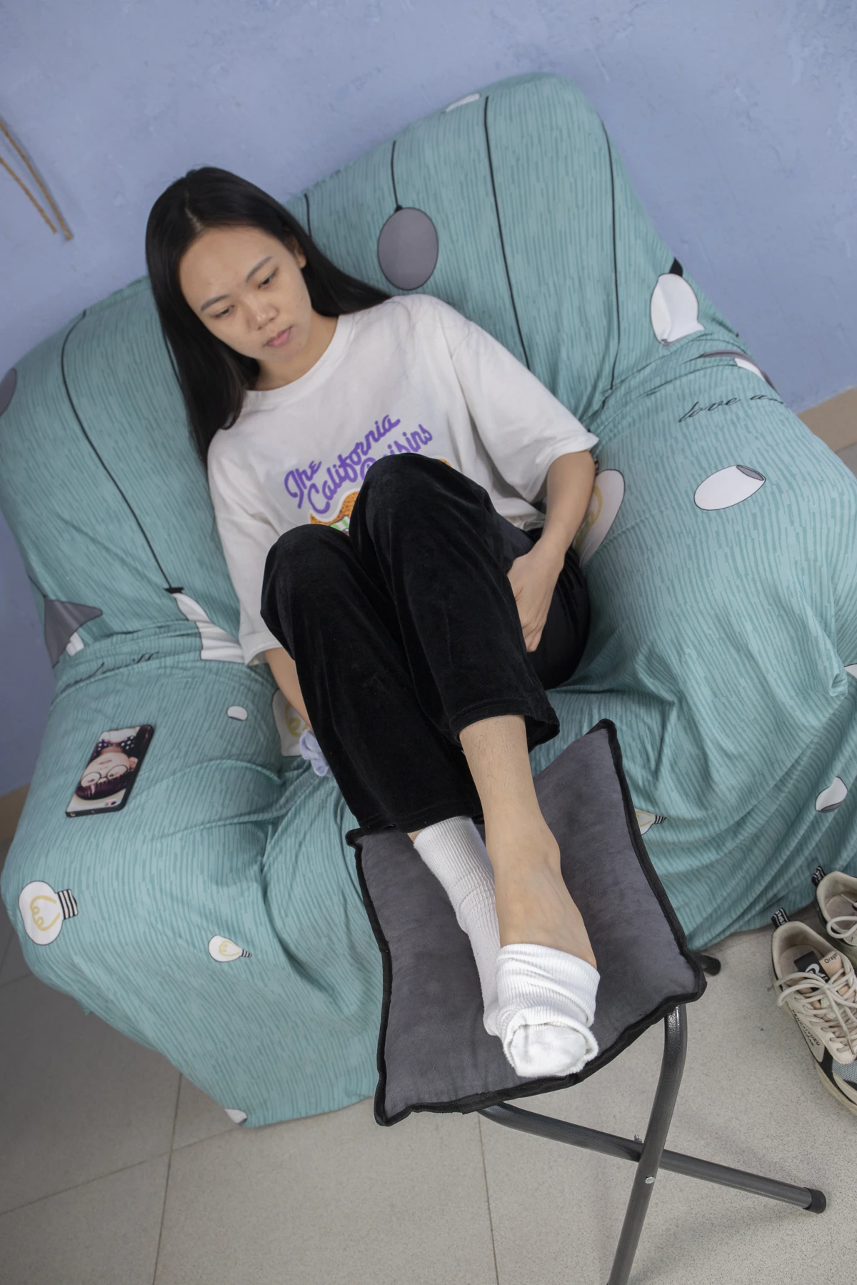 [爱美足] NO.032 脚气美女小怡夹着几天没换袜子摆弄，味道真浓 南国足艺#[93P]-8