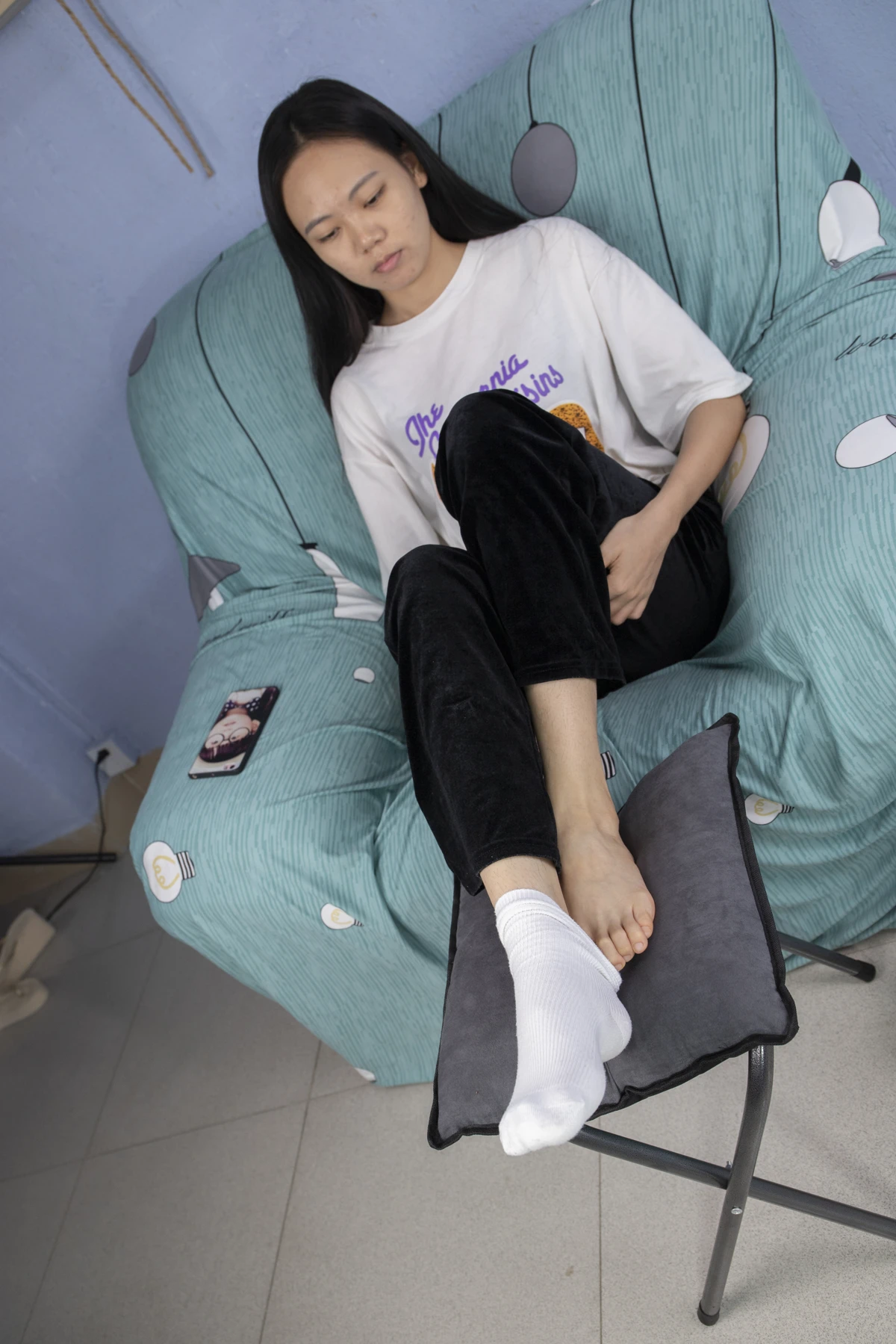 [爱美足] NO.032 脚气美女小怡夹着几天没换袜子摆弄，味道真浓 南国足艺#[93P]-10