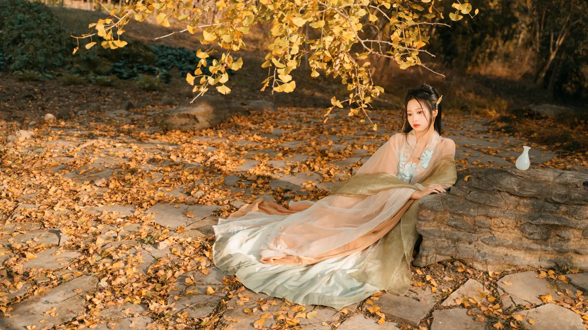 [艺图语] 2022.12.12 Vol.2664 – 银杏树下 旺旺小小舒#[39P]-1