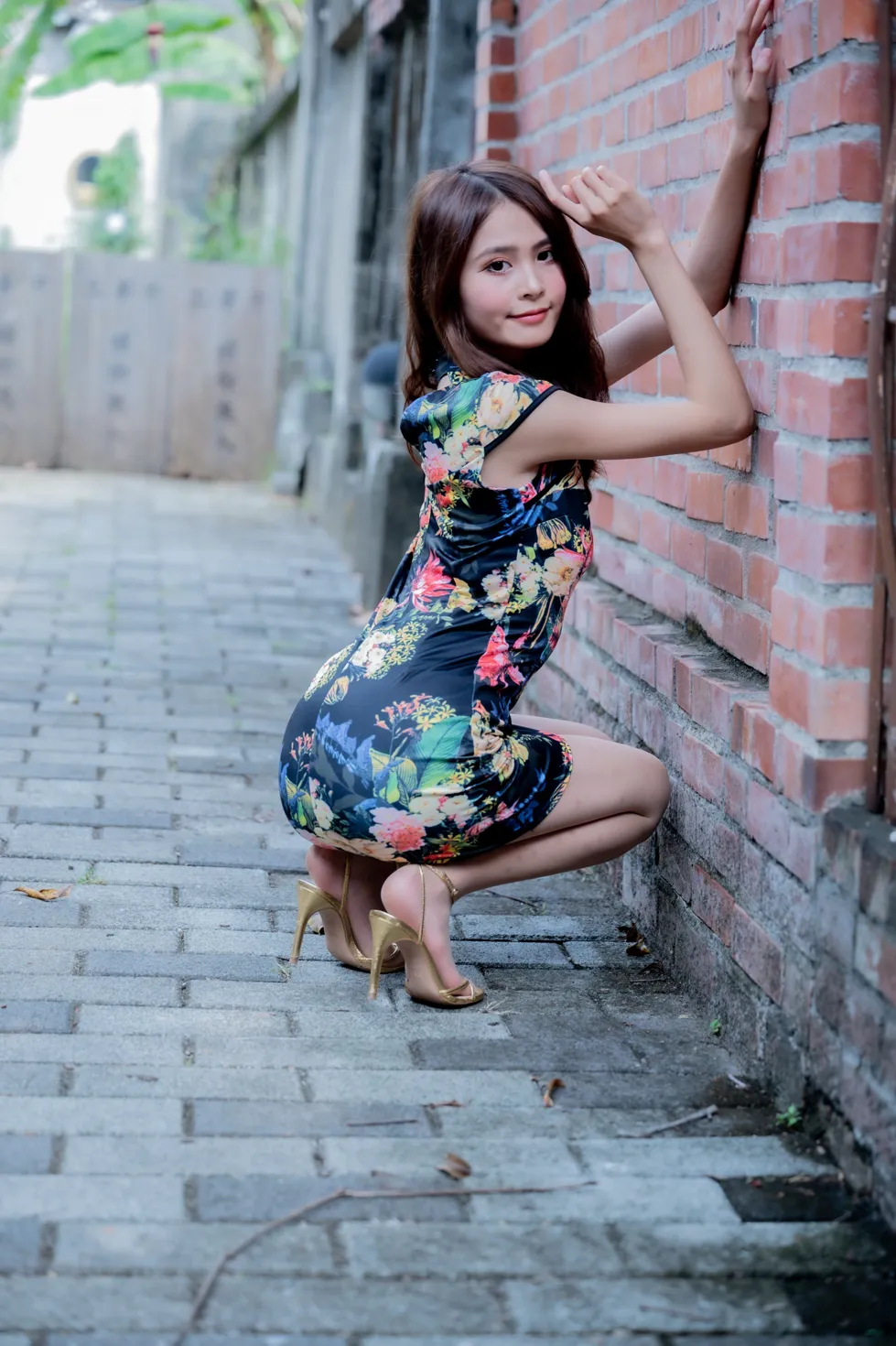 [爱美足] NO.202 何佳欣 黑花短旗袍丝袜高跟美腿 街拍#[97P]-1