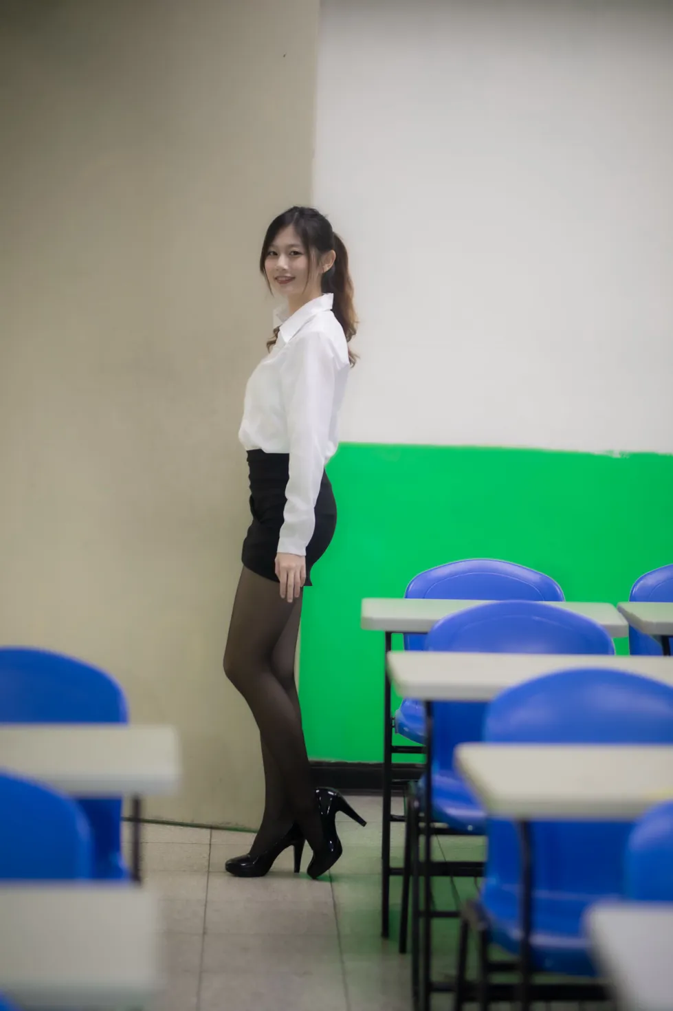 [爱美足] NO.128 Dolly Liu OL黑丝高跟美腿 街拍#[31P]-10