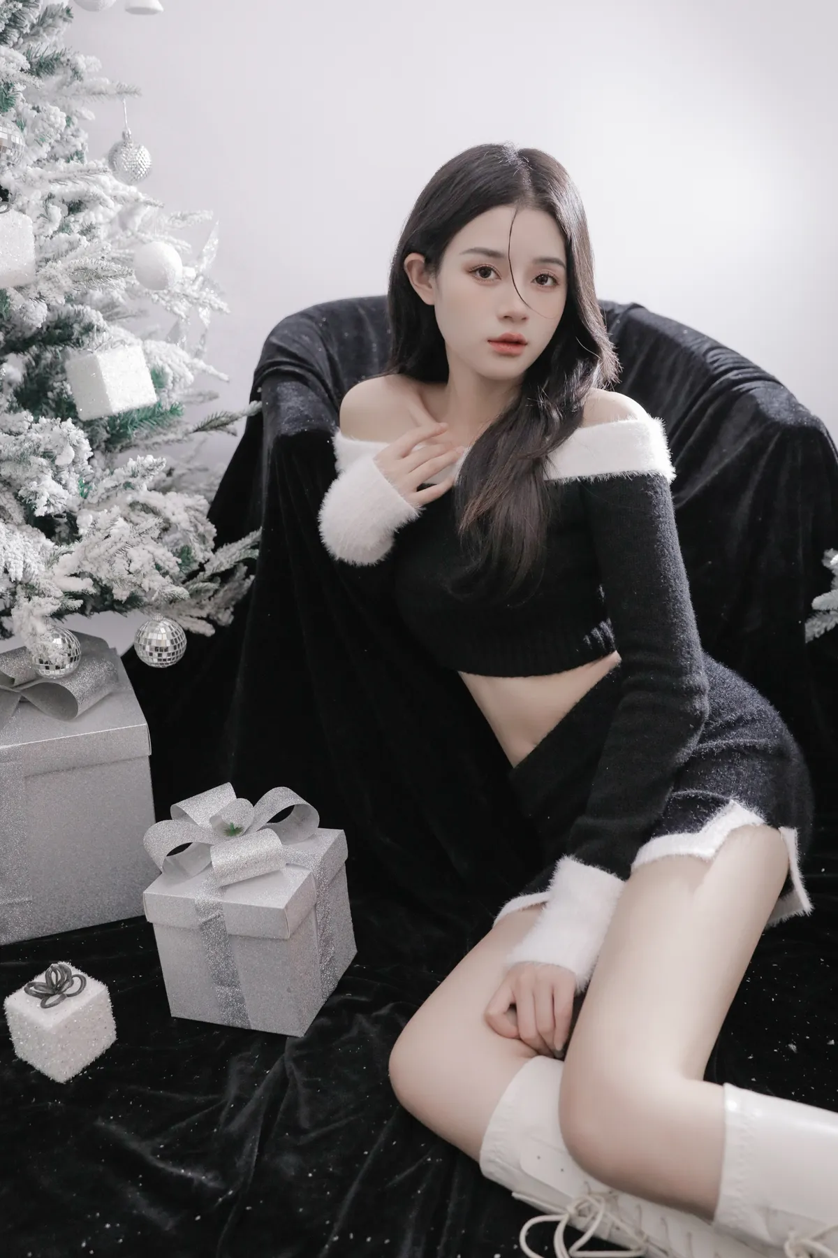 [艺图语] 2022.12.11 Vol.2653 – 圣诞少女 馨瑶XINYAO#[25P]-1