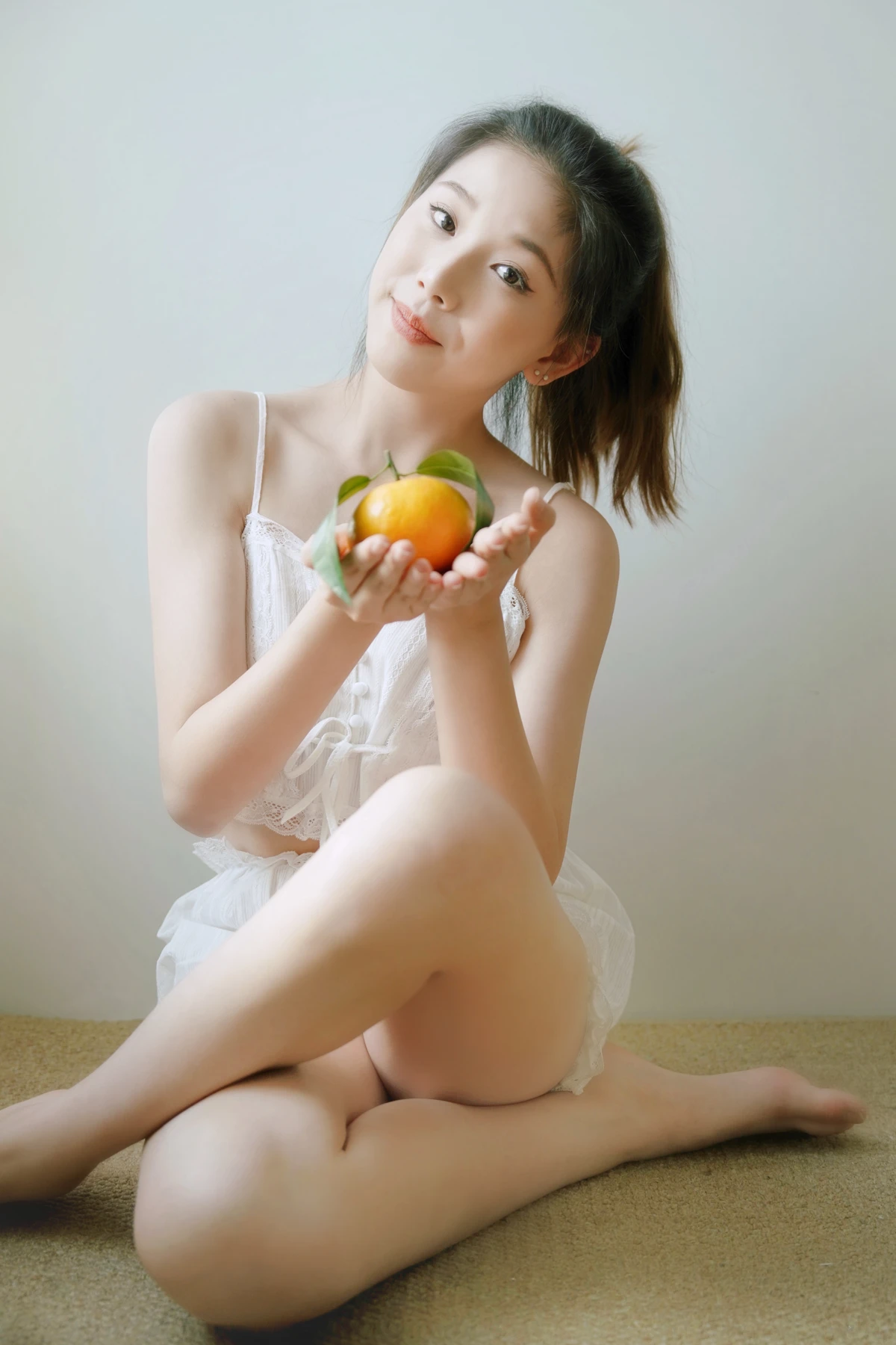 [艺图语] 2022.12.16 Vol.2694 – 淘气的小橙子 小怡#[25P]-1