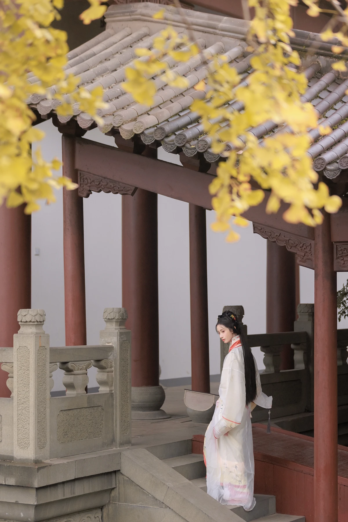 [艺图语] 2023.01.10 Vol.2886 – 雨中银杏 眸小妖#[24P]-10