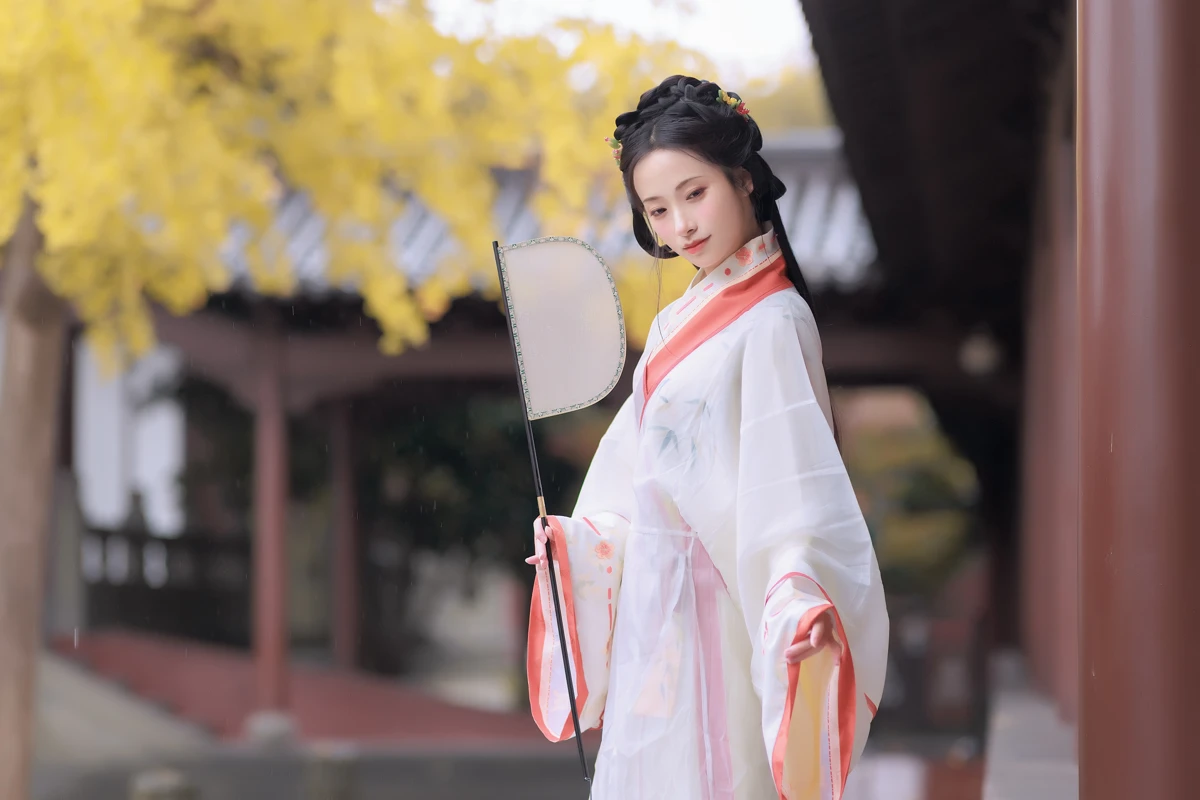 [艺图语] 2023.01.10 Vol.2886 – 雨中银杏 眸小妖#[24P]-8