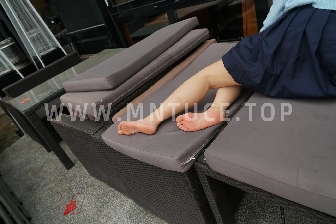 [爱美足] NO.020 中学政教处主任刘老师客串足模让体验读书时不敢看的脚 街拍#[45P]-5