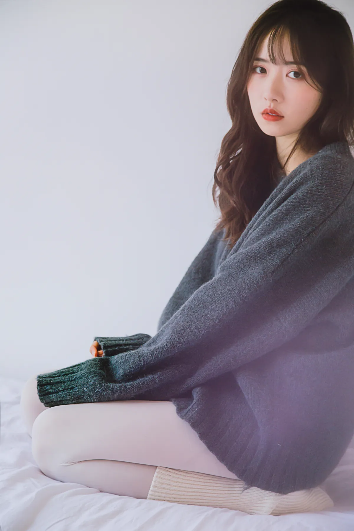 [艺图语] 2022.12.14 Vol.2677 – 空白格 梨涡允允#[23P]-2