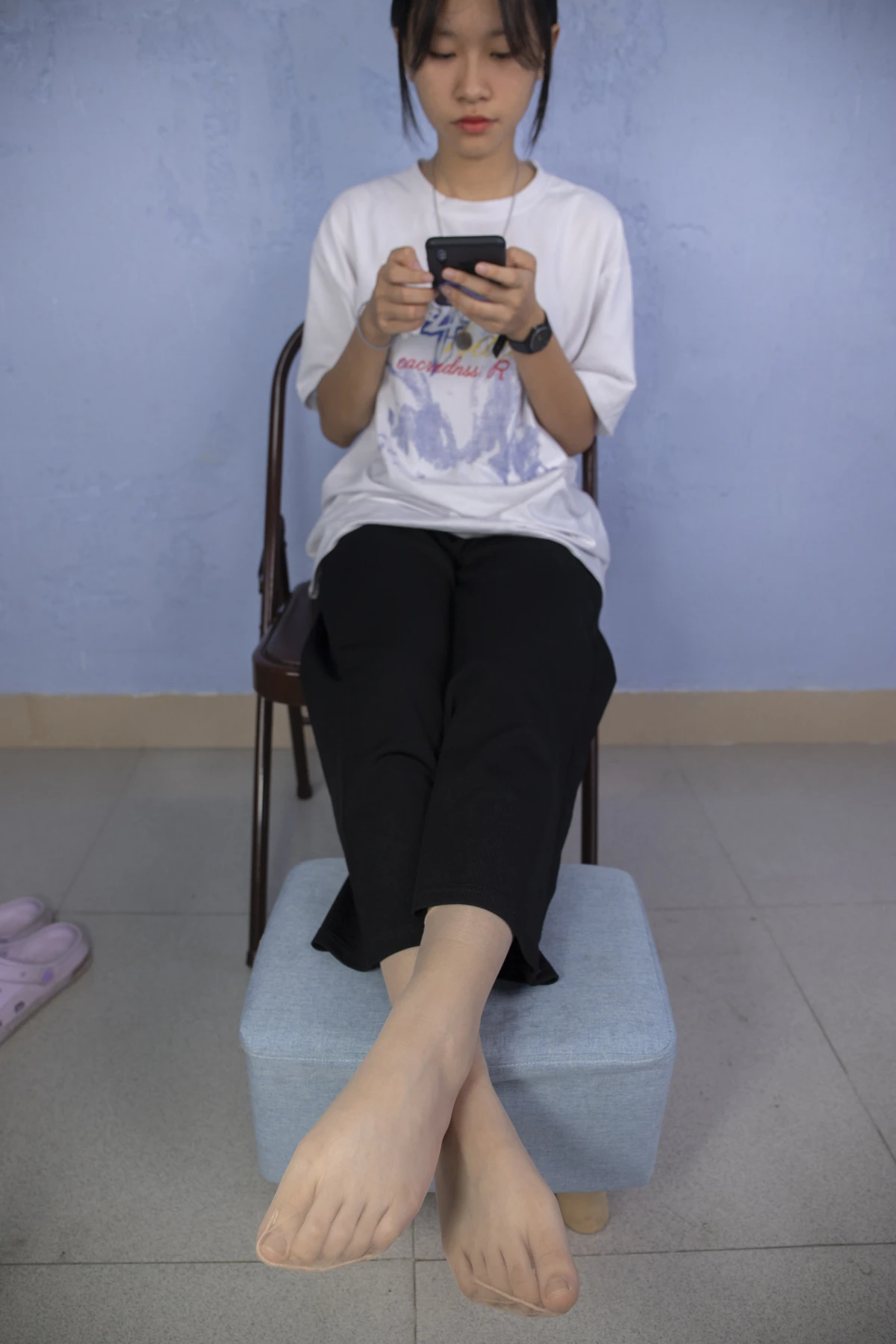 [爱美足] NO.012 琪琪性感肉丝诱惑，脚趾在丝袜的包裹下扭动 南国足艺#[108P]-6