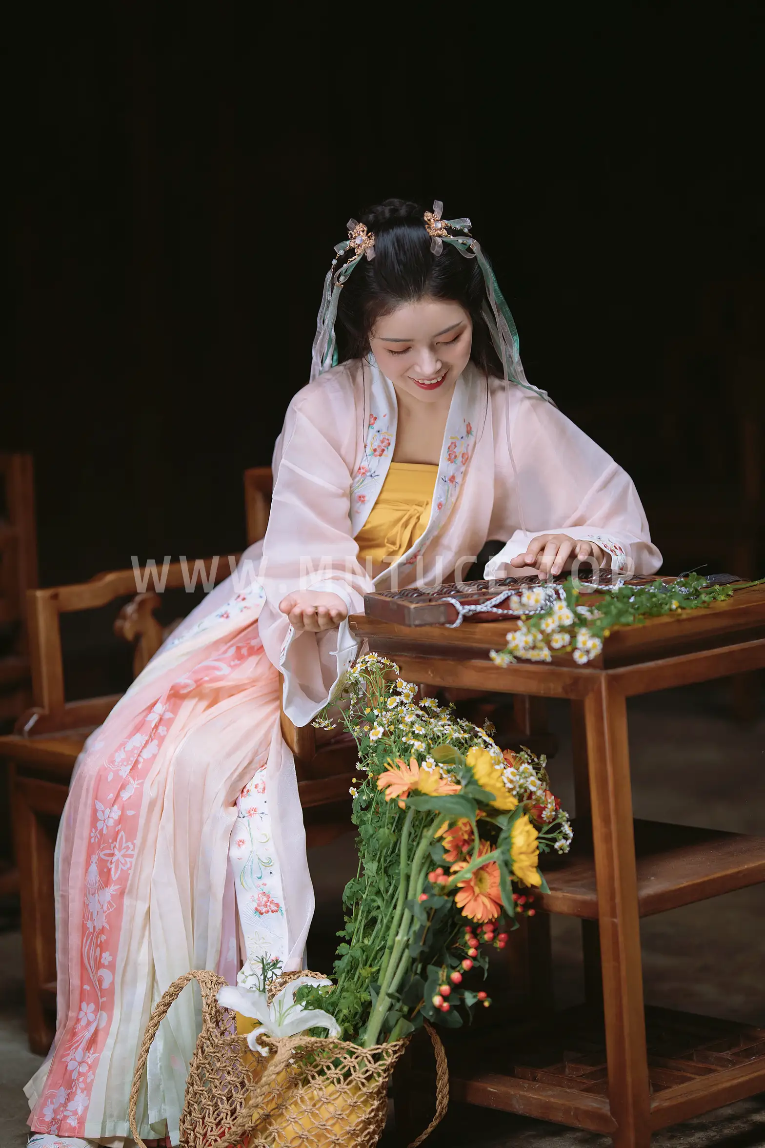 [艺图语] 2022.01.07 Vol.604 – 卖花姑娘 陶然#[25P]-10