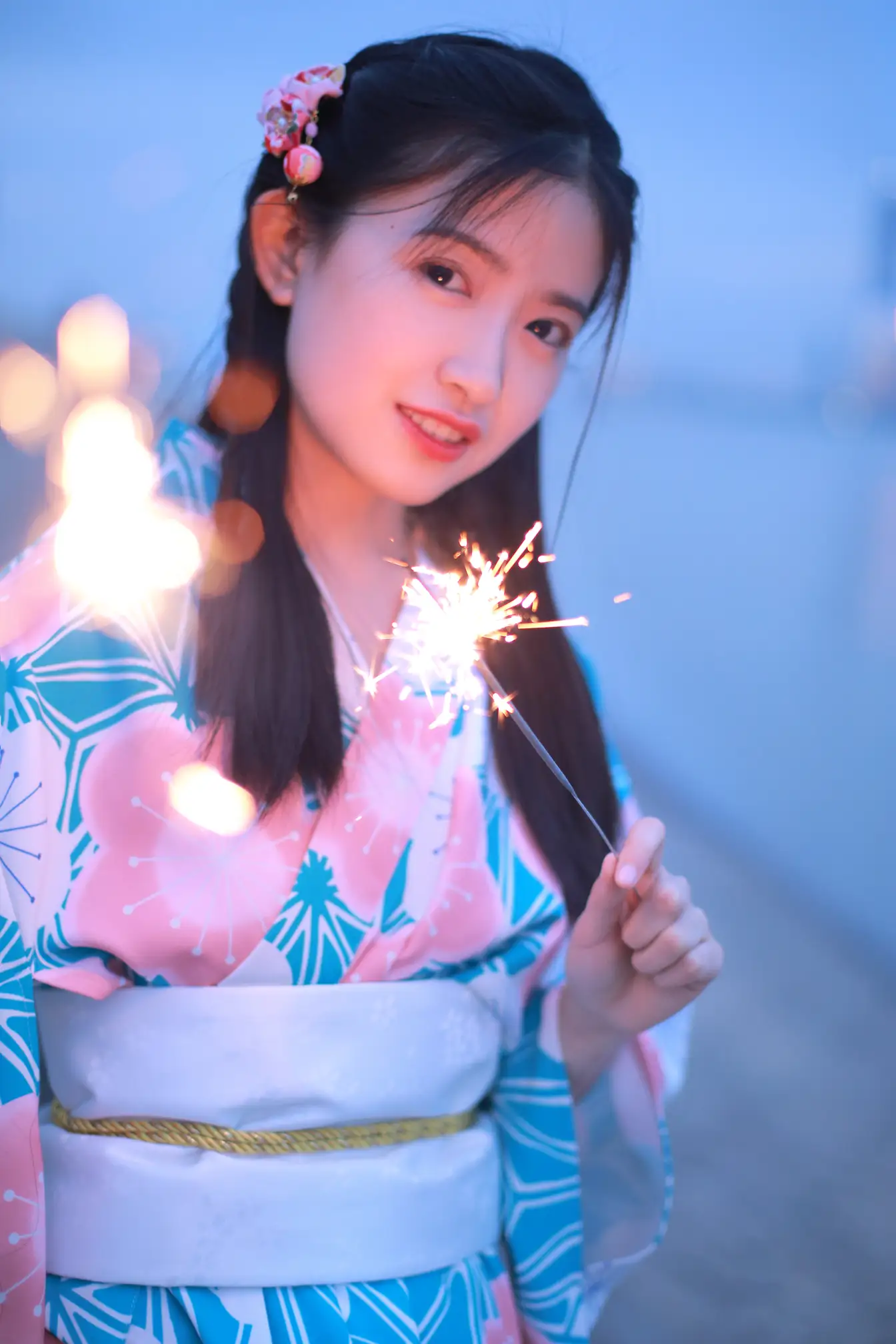 [艺图语] 2022.06.06 Vol.1095 – 花火 小草草呀#[22P]-1