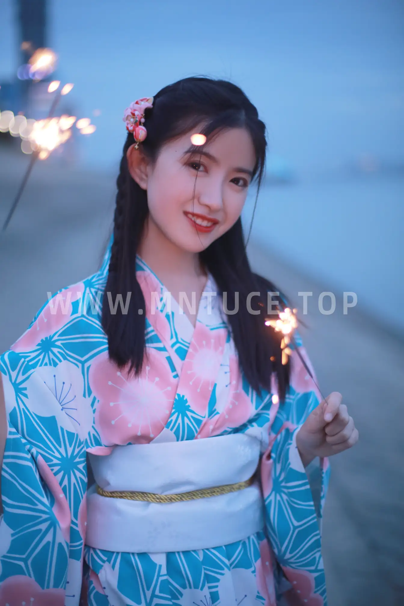 [艺图语] 2022.06.06 Vol.1095 – 花火 小草草呀#[22P]-4
