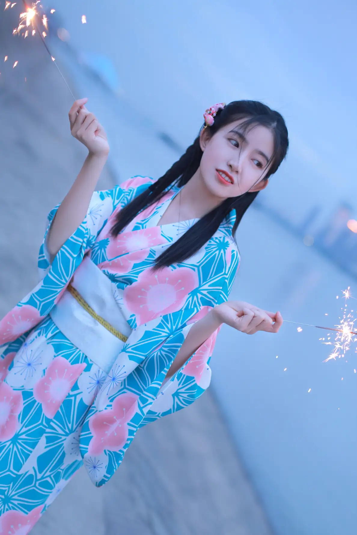 [艺图语] 2022.06.06 Vol.1095 – 花火 小草草呀#[22P]-1