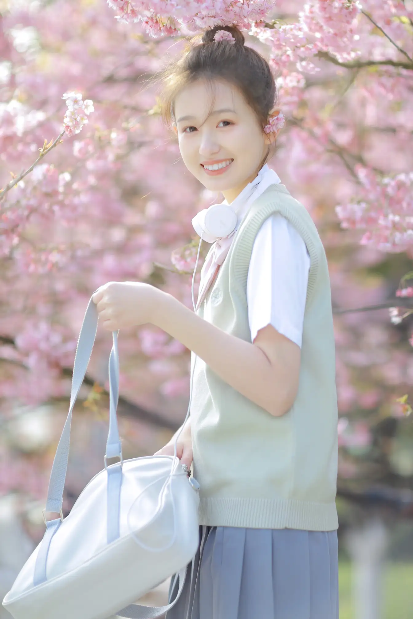 [艺图语] 2022.05.11 Vol.854 – 樱花下的春日心动 瑞秋的快乐人生#[23P]-3