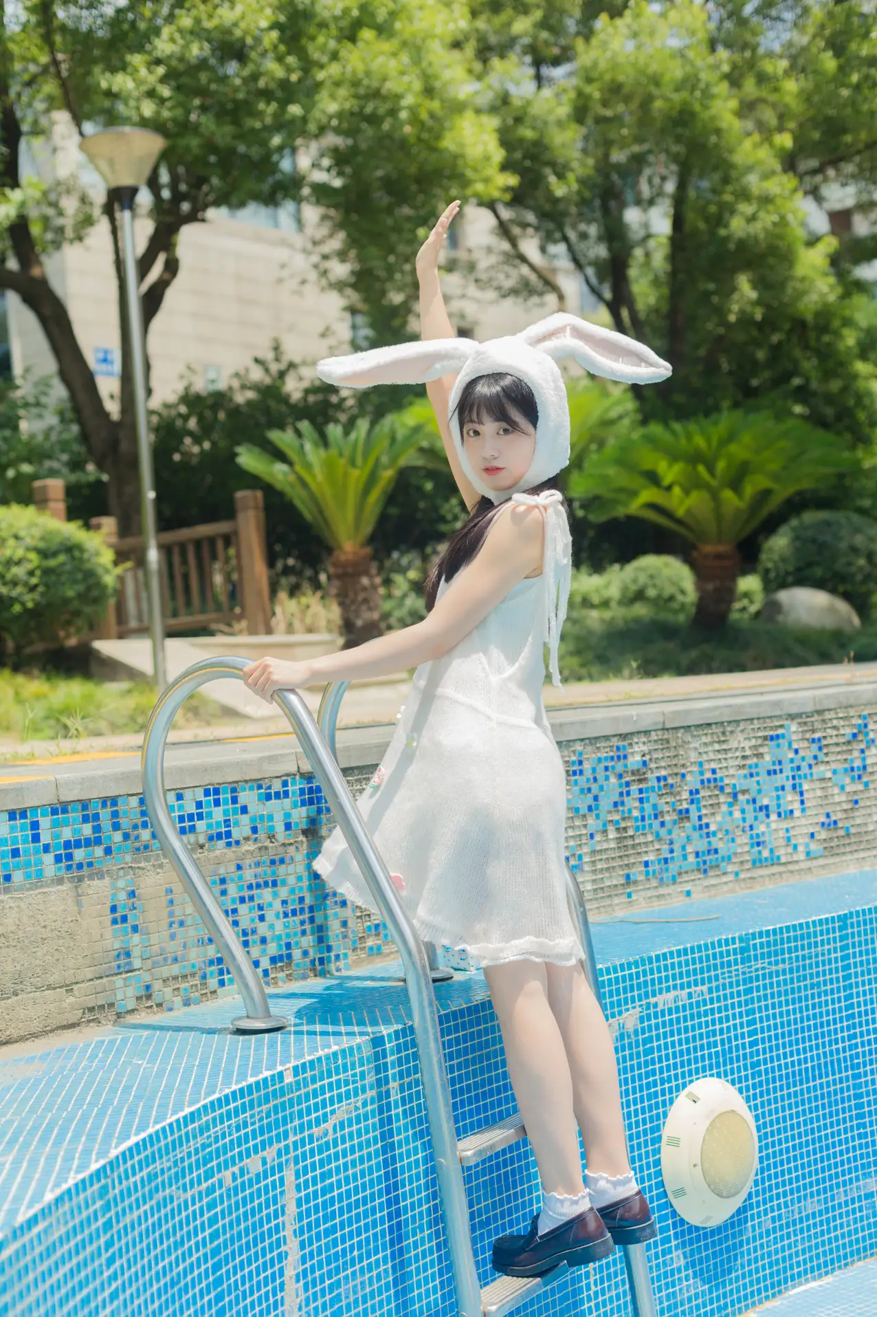 [艺图语] 2022.07.09 Vol.1429 – 夏日泳池的兔子 可爱泡泡呀#[36P]-2