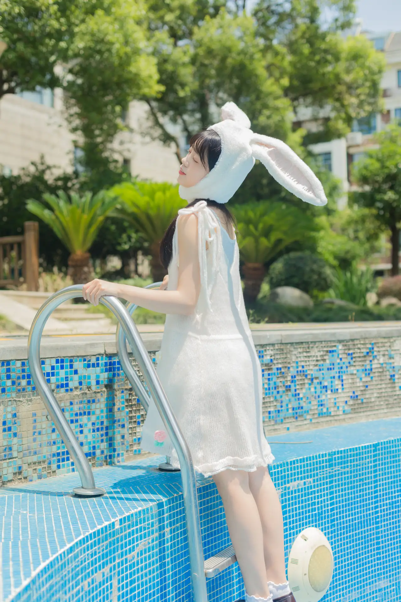 [艺图语] 2022.07.09 Vol.1429 – 夏日泳池的兔子 可爱泡泡呀#[36P]-3