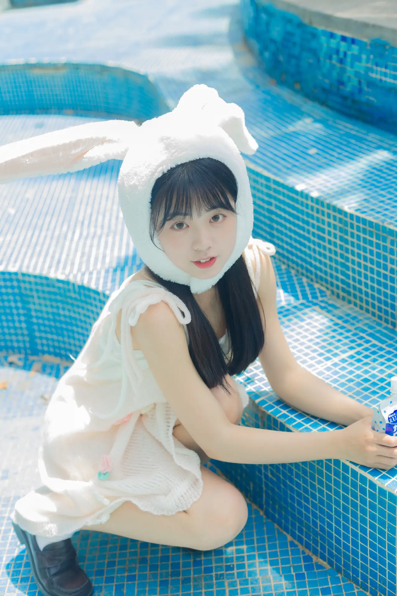 [艺图语] 2022.07.09 Vol.1429 – 夏日泳池的兔子 可爱泡泡呀#[36P]-5