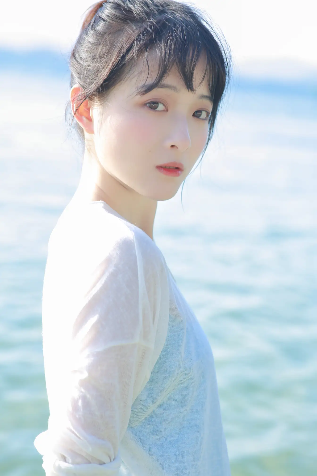[艺图语] 2022.06.09 Vol.1125 – 海是可以触碰的蓝天 甜酒八号#[25P]-1