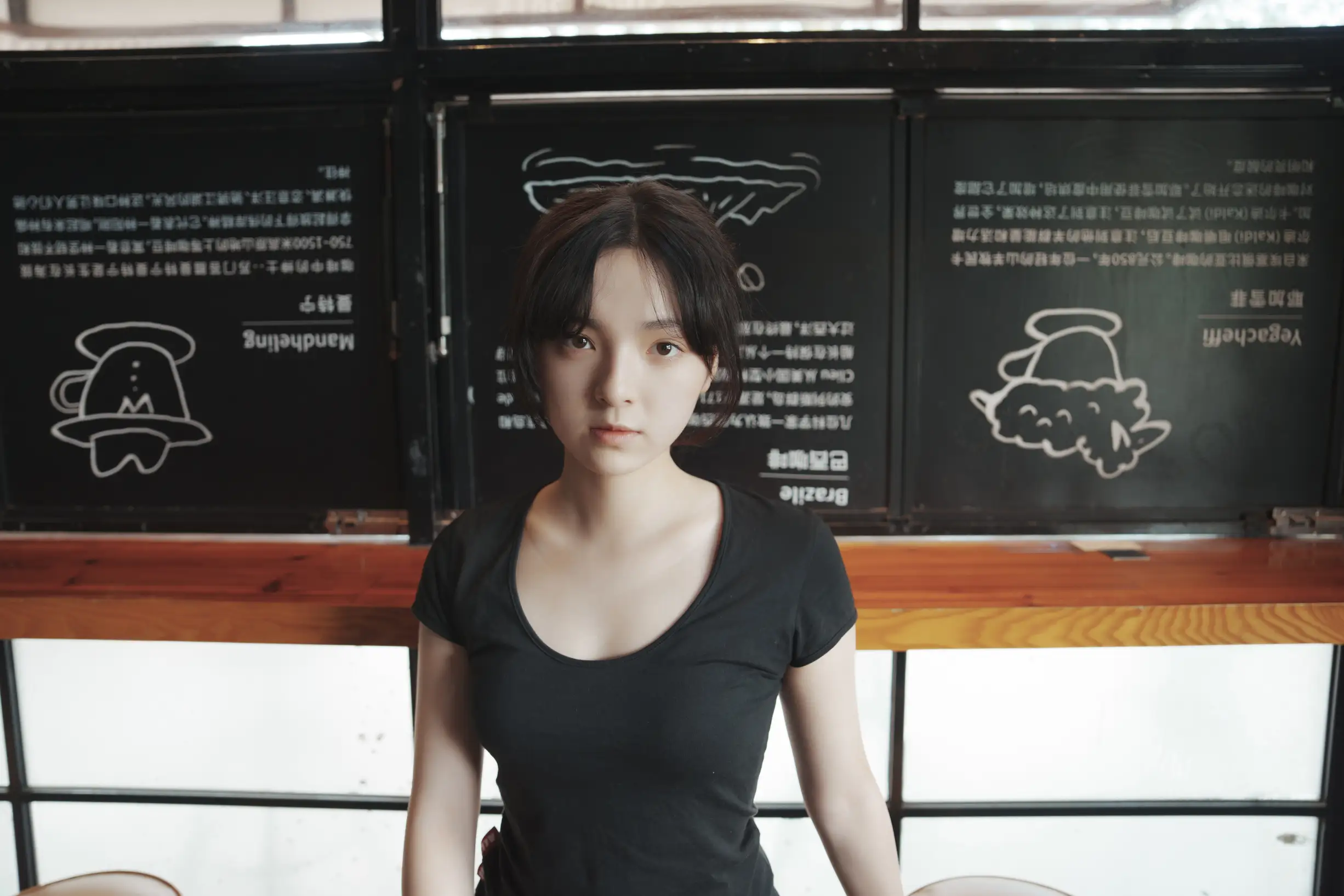 [艺图语] 2022.09.11 Vol.1924 – 咖啡屋里的素颜女孩 dudu#[32P]-1