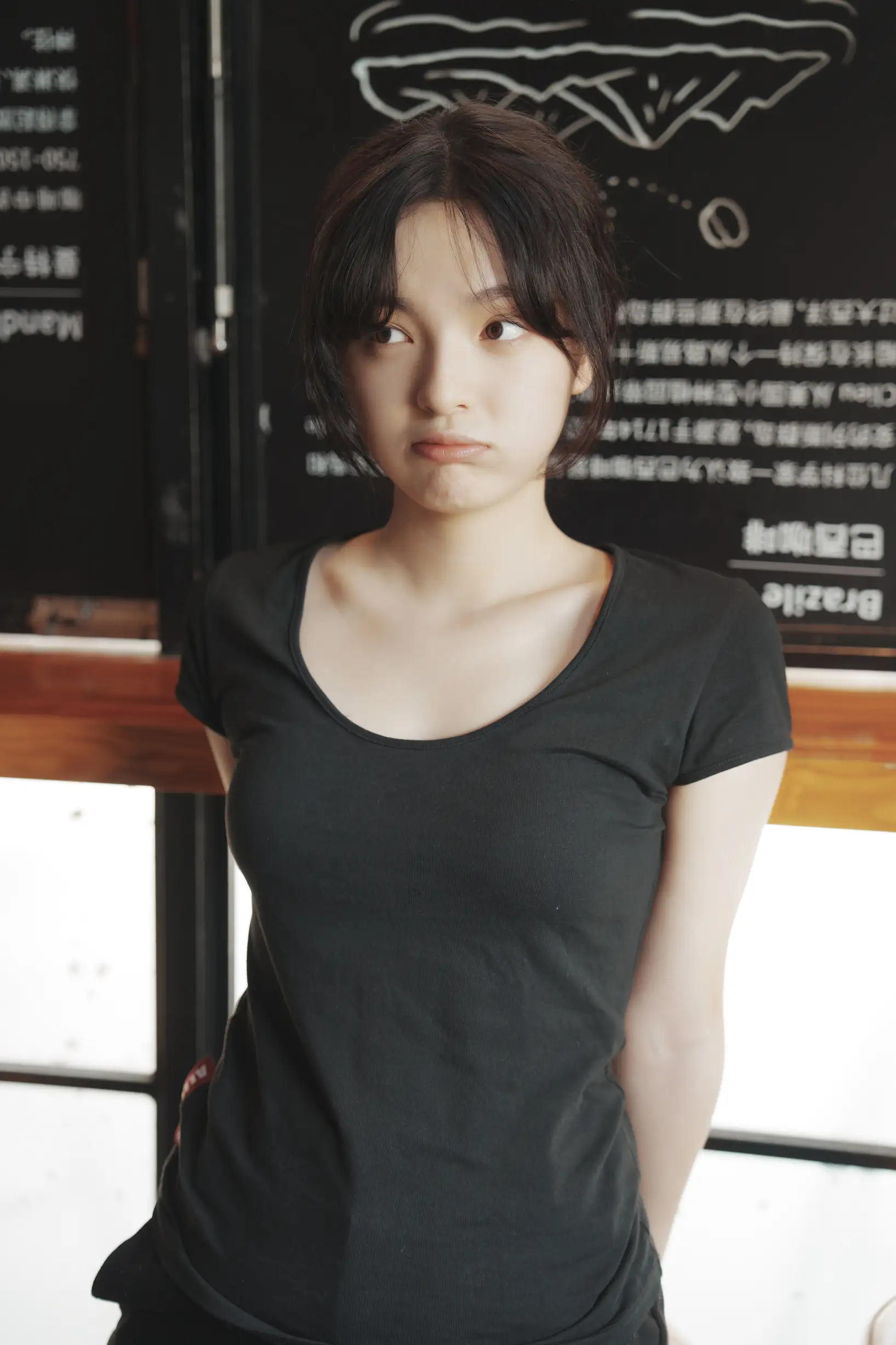 [艺图语] 2022.09.11 Vol.1924 – 咖啡屋里的素颜女孩 dudu#[32P]-4