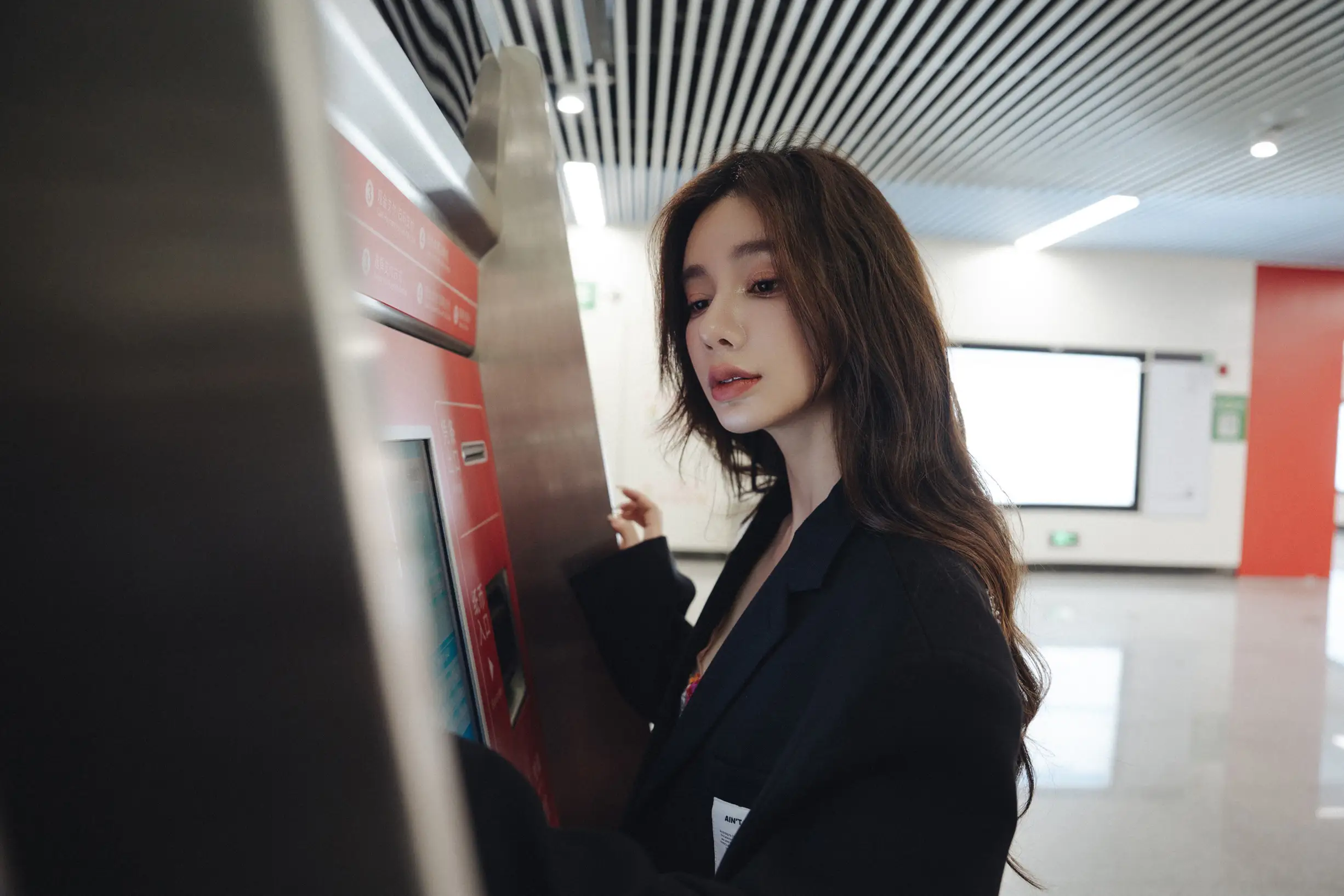 [艺图语] 2022.08.05 Vol.1630 – 落寞地铁 姝雯同学#[41P]-5