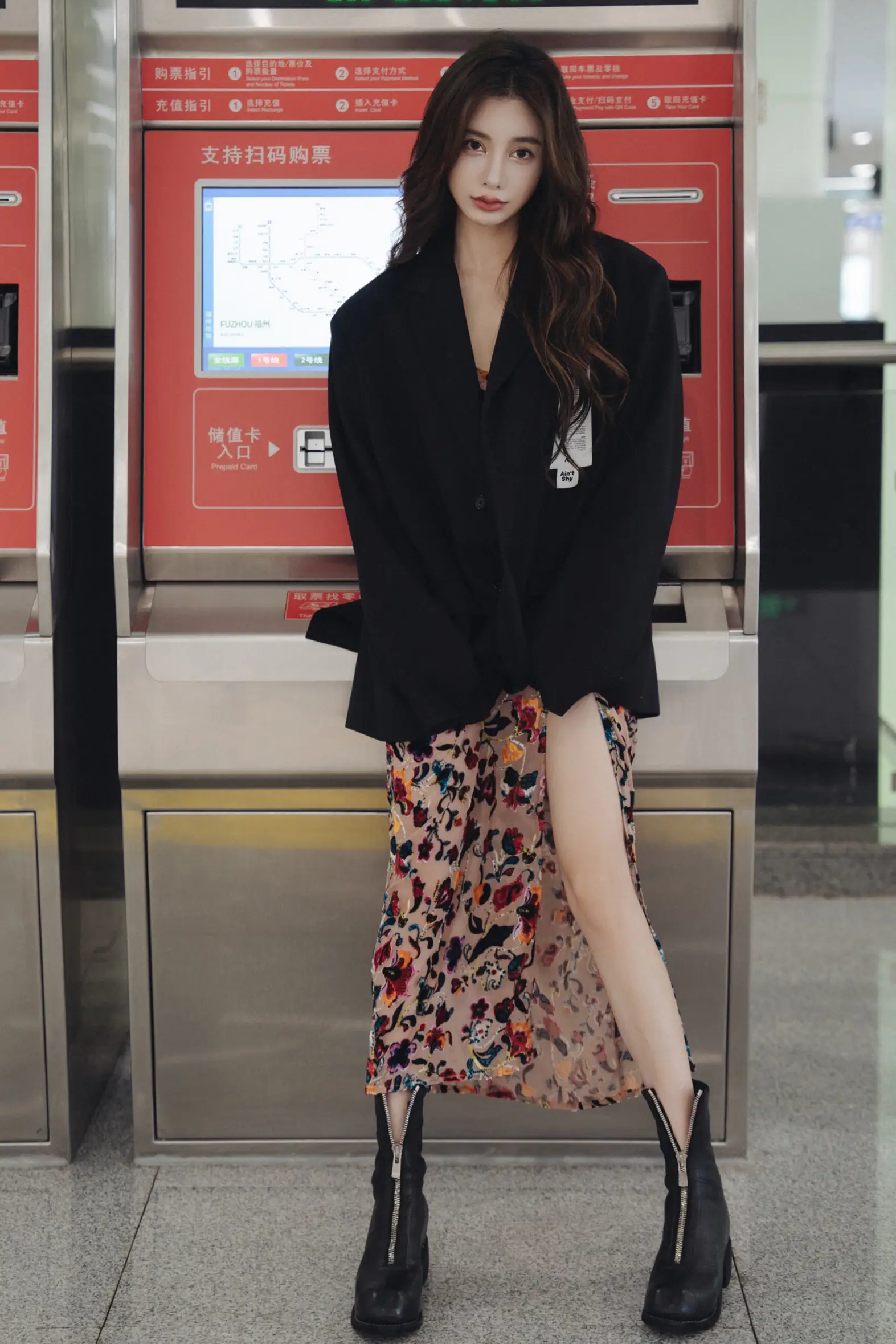 [艺图语] 2022.08.05 Vol.1630 – 落寞地铁 姝雯同学#[41P]-7
