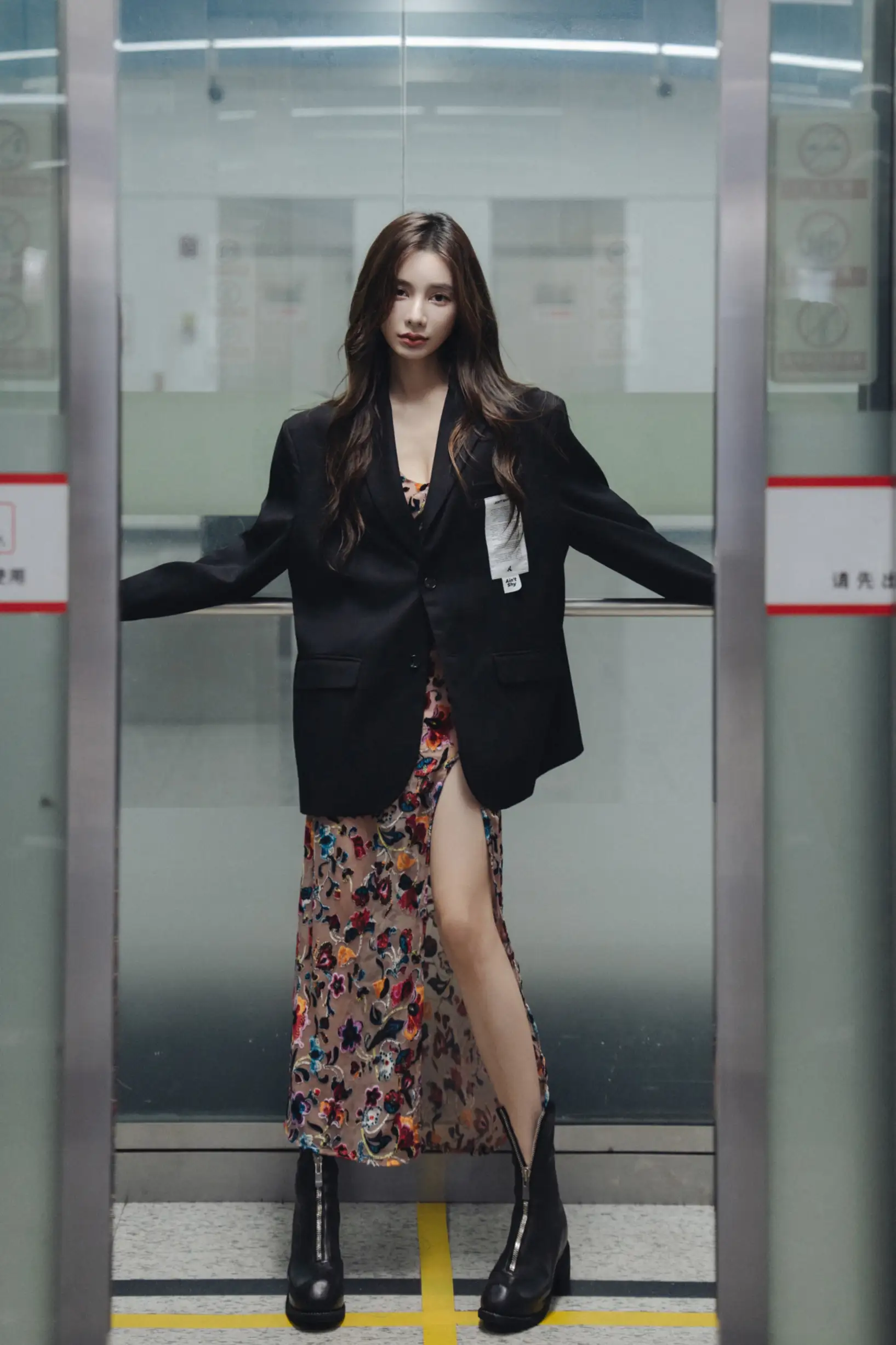 [艺图语] 2022.08.05 Vol.1630 – 落寞地铁 姝雯同学#[41P]-5