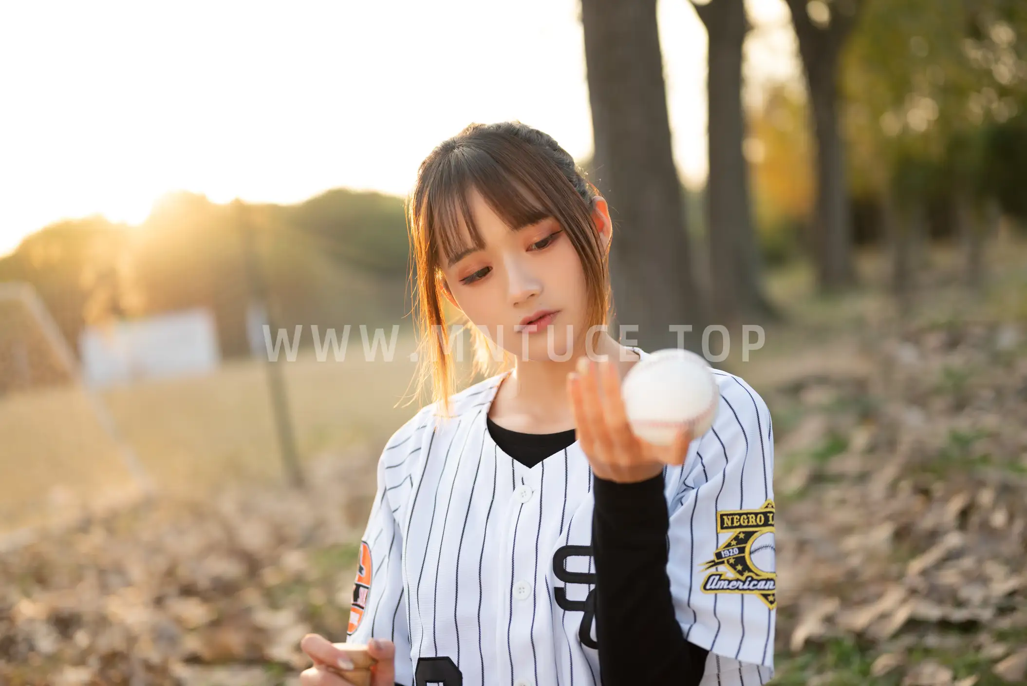 [艺图语] 2022.07.07 Vol.1401 – 棒球少女 兔子Zzz不吃胡萝卜#[37P]-9
