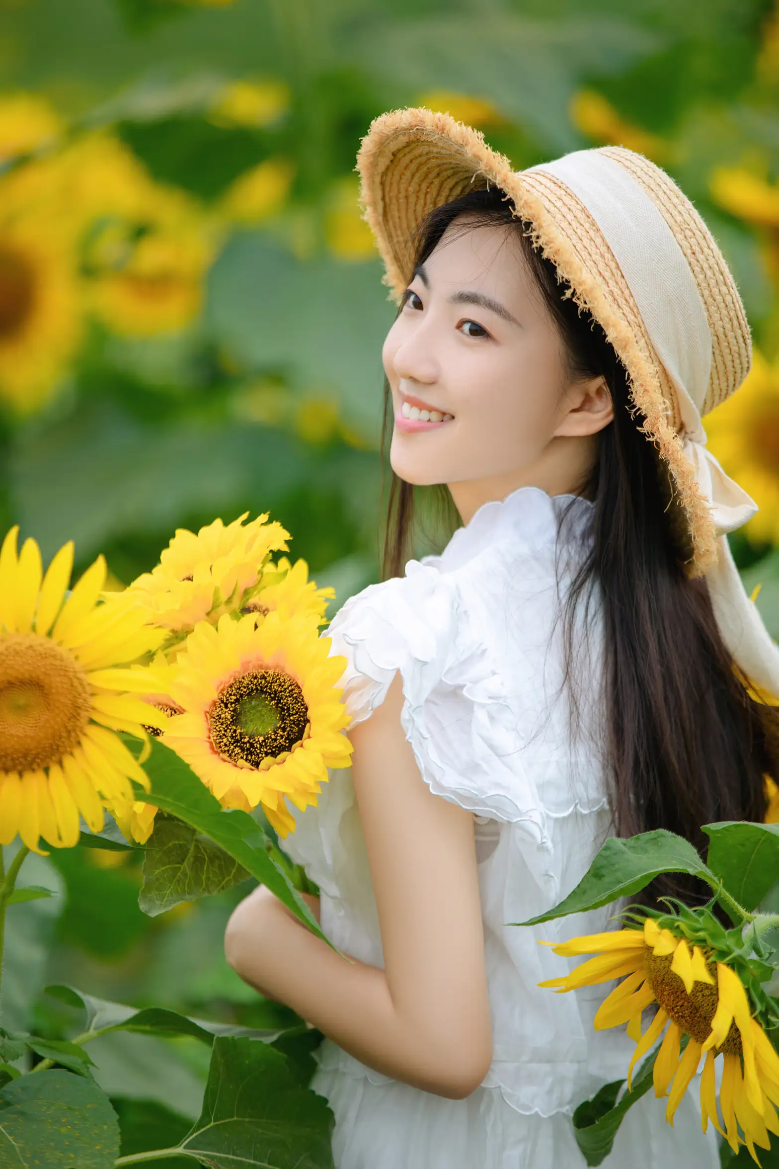 [艺图语] 2022.08.22 Vol.1766 – 向日葵女孩 栗子#[22P]-9