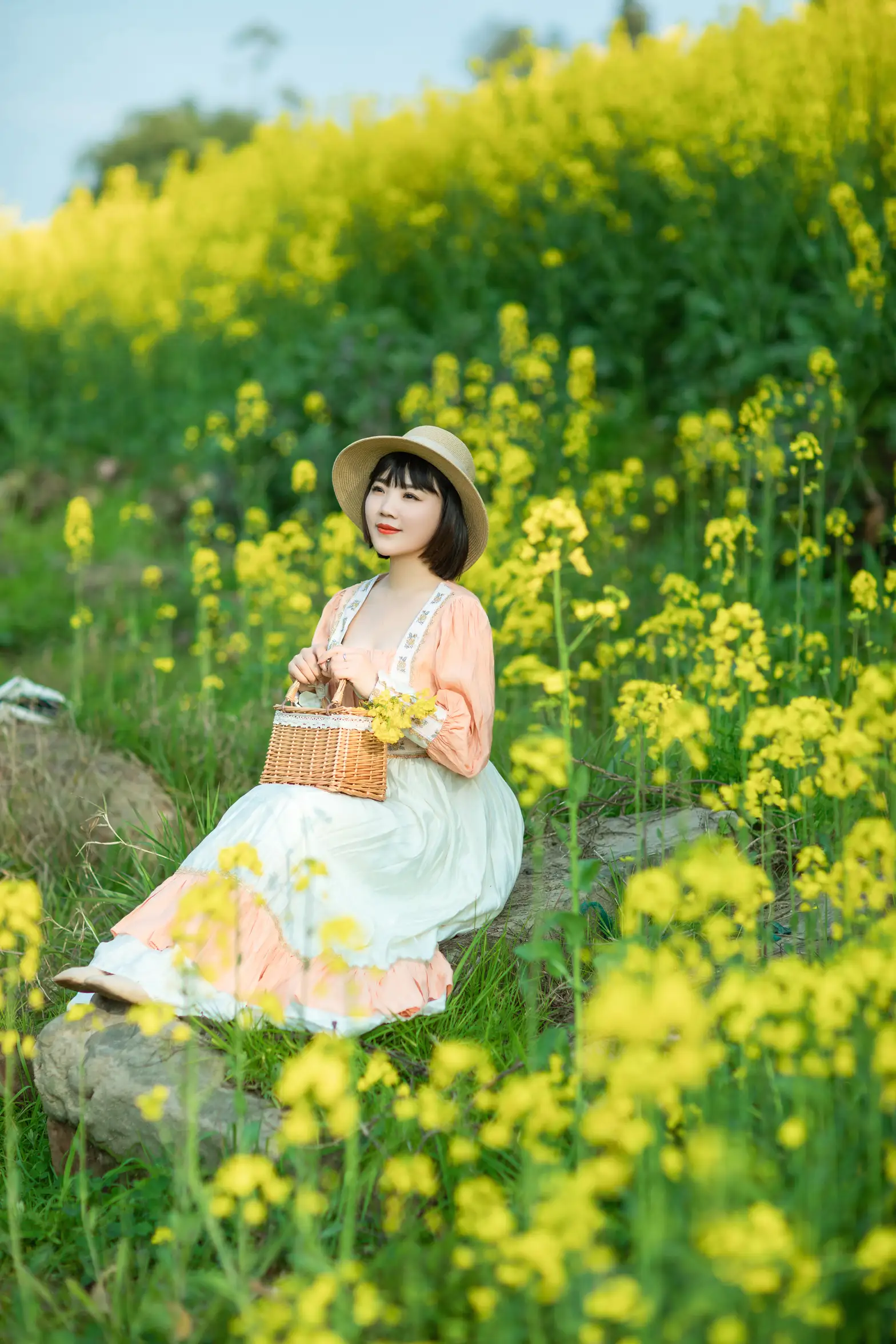[艺图语] 2022.08.21 Vol.1753 – 春天里的姑娘 冬琴#[38P]-1