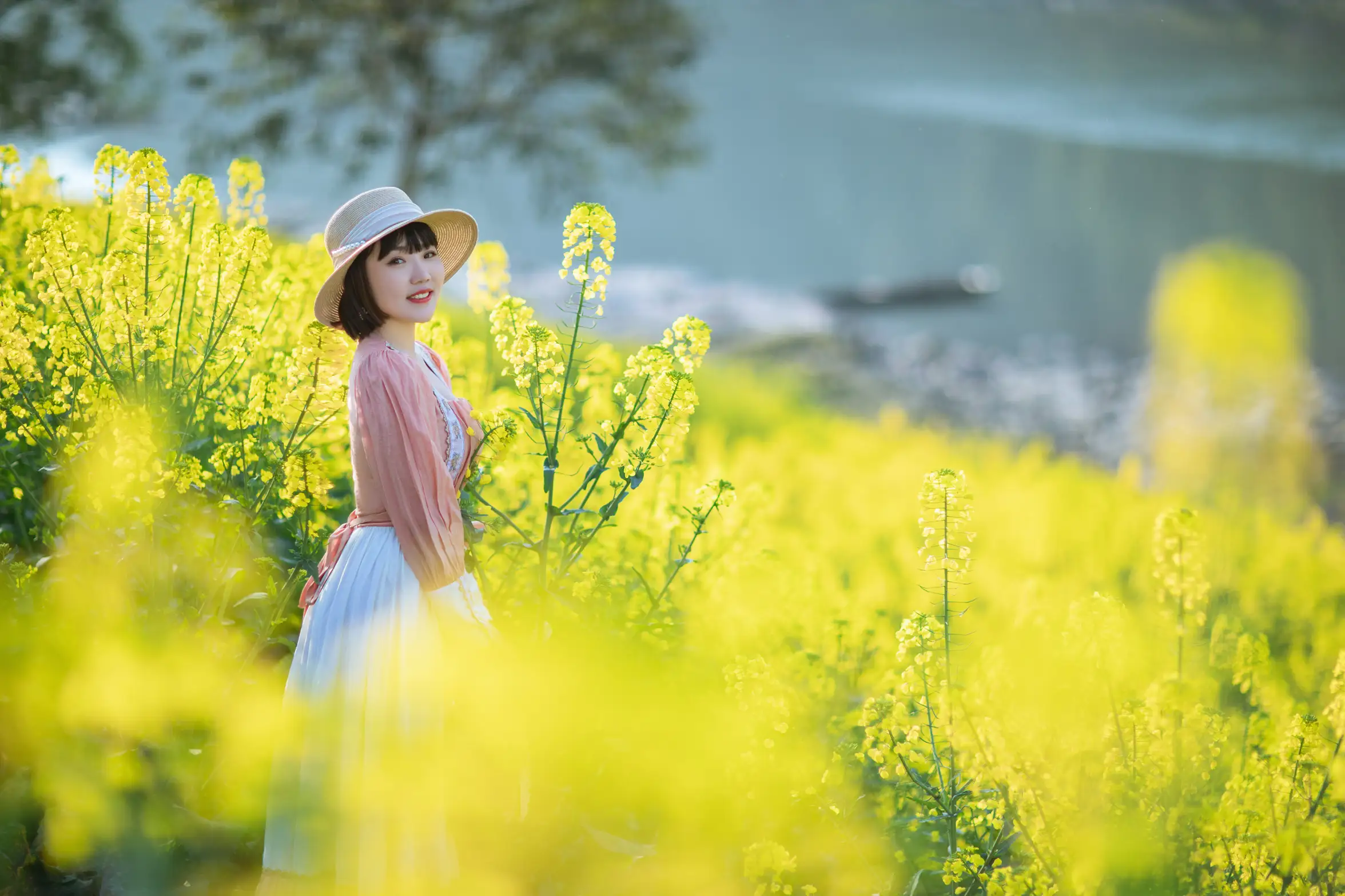 [艺图语] 2022.08.21 Vol.1753 – 春天里的姑娘 冬琴#[38P]-1