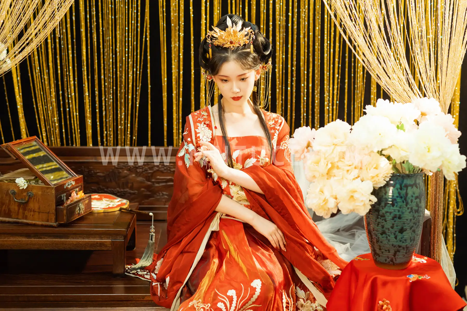 [艺图语] 2022.09.05 Vol.1873 – 红衣娘子 相望回首喵喵喵#[48P]-8