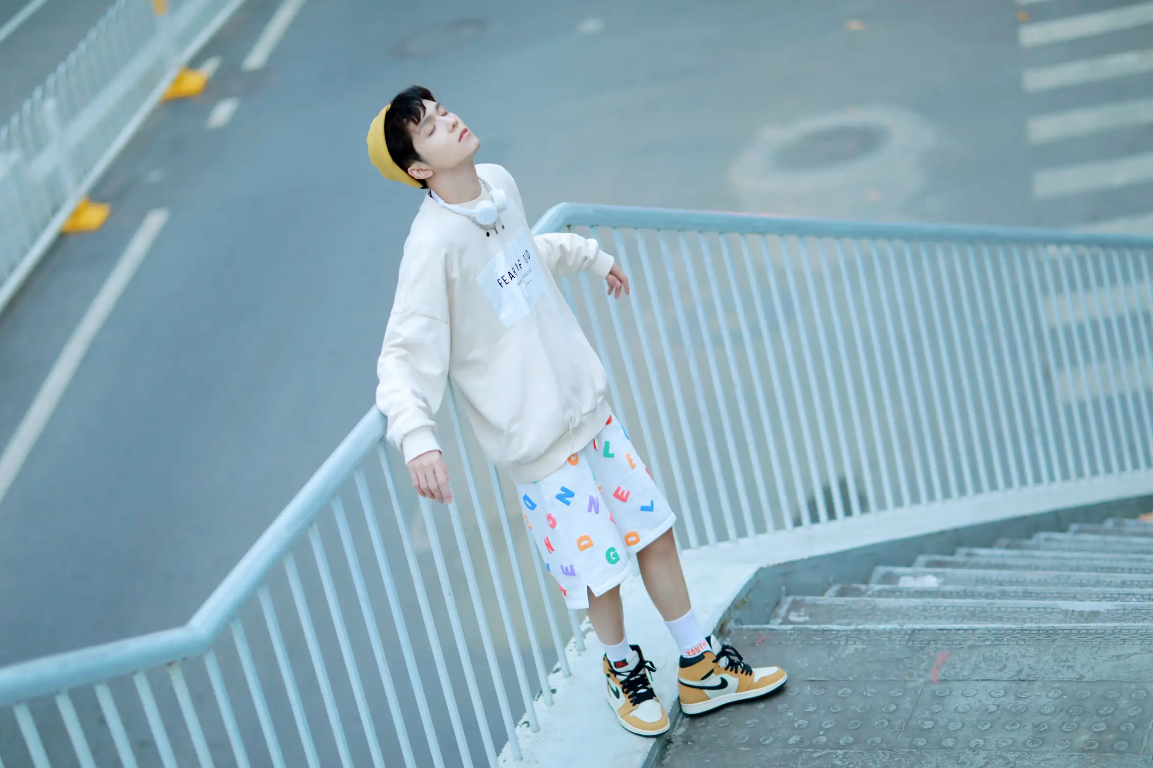 [艺图语] 2022.07.28 Vol.1566 – 小小少年 _也比大熊_#[22P]-1