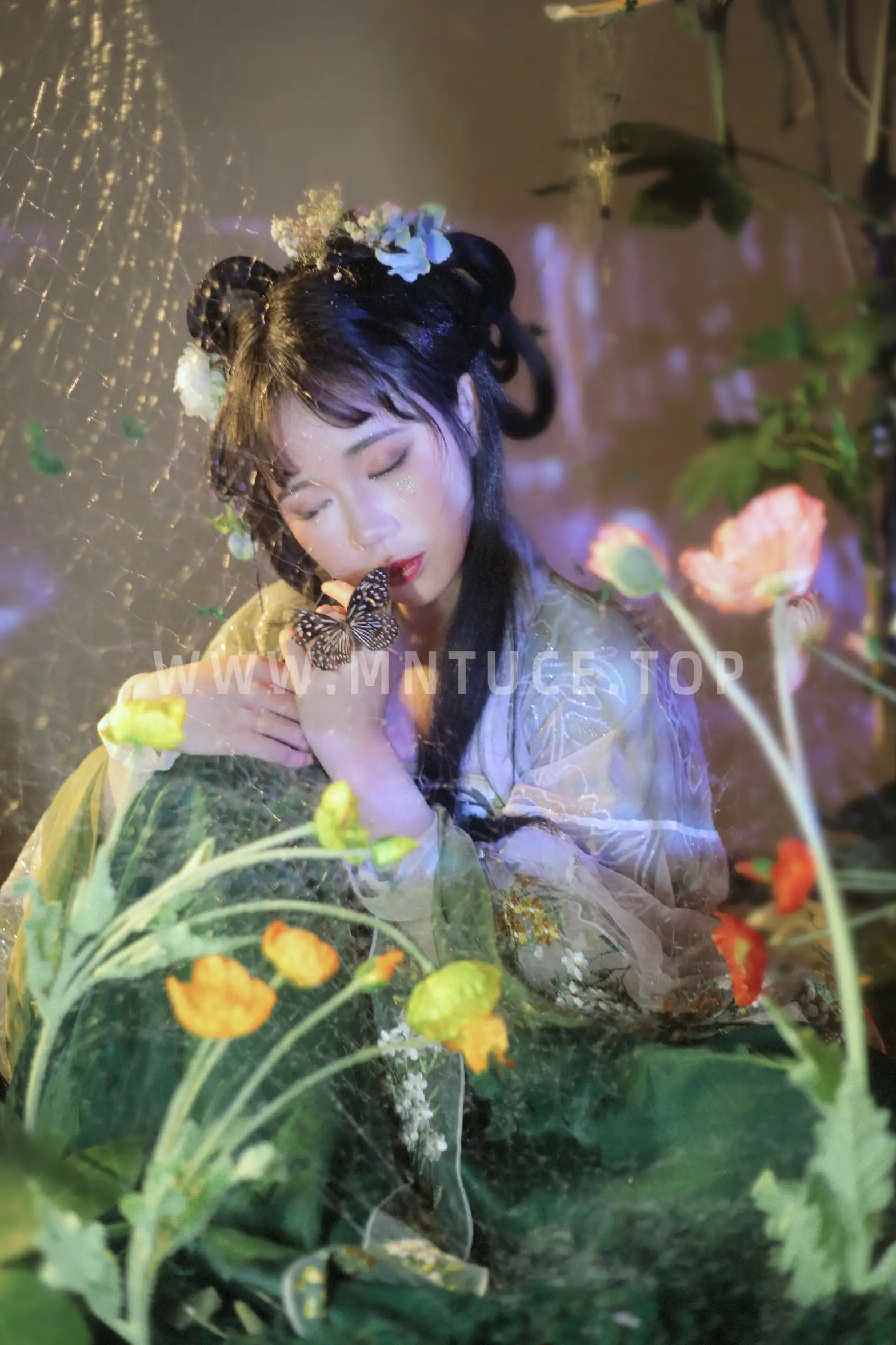 [艺图语] 2022.08.27 Vol.1805 – 小菌人 一只高高#[25P]-8