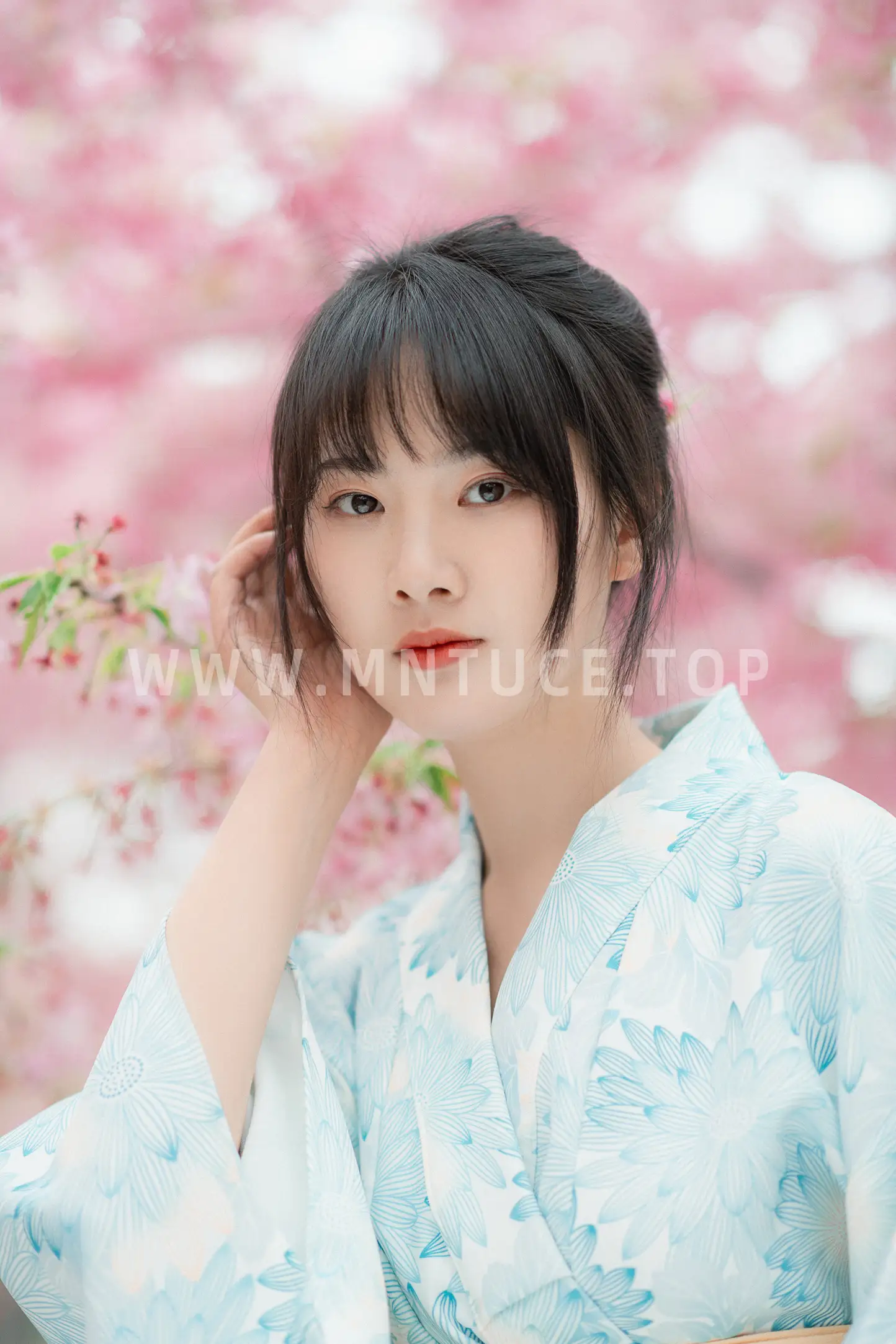 [艺图语] 2022.11.19 Vol.2478 – 樱花树下 爱拍照的梅梅#[23P]-4