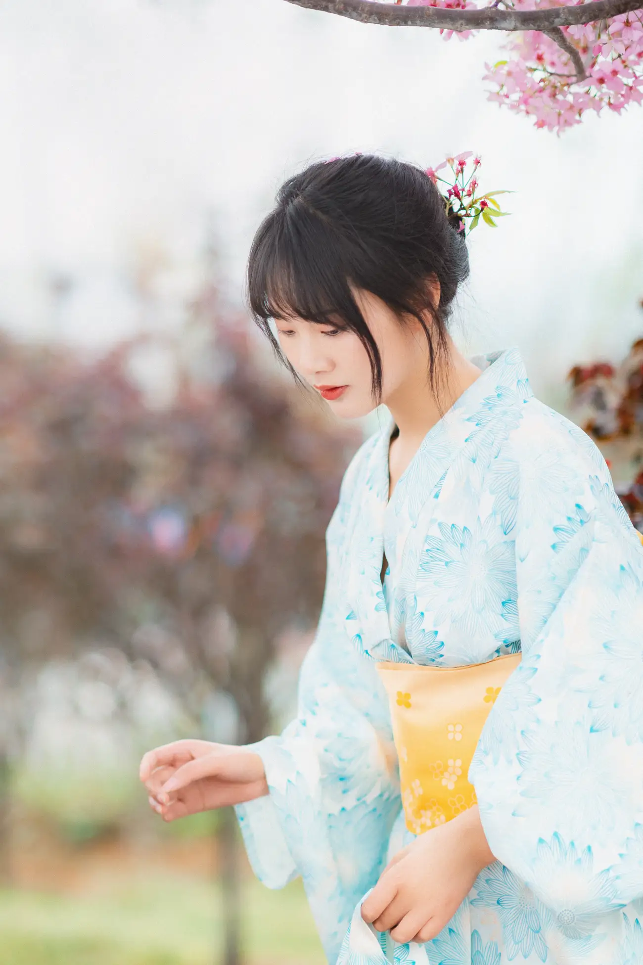 [艺图语] 2022.11.19 Vol.2478 – 樱花树下 爱拍照的梅梅#[23P]-5