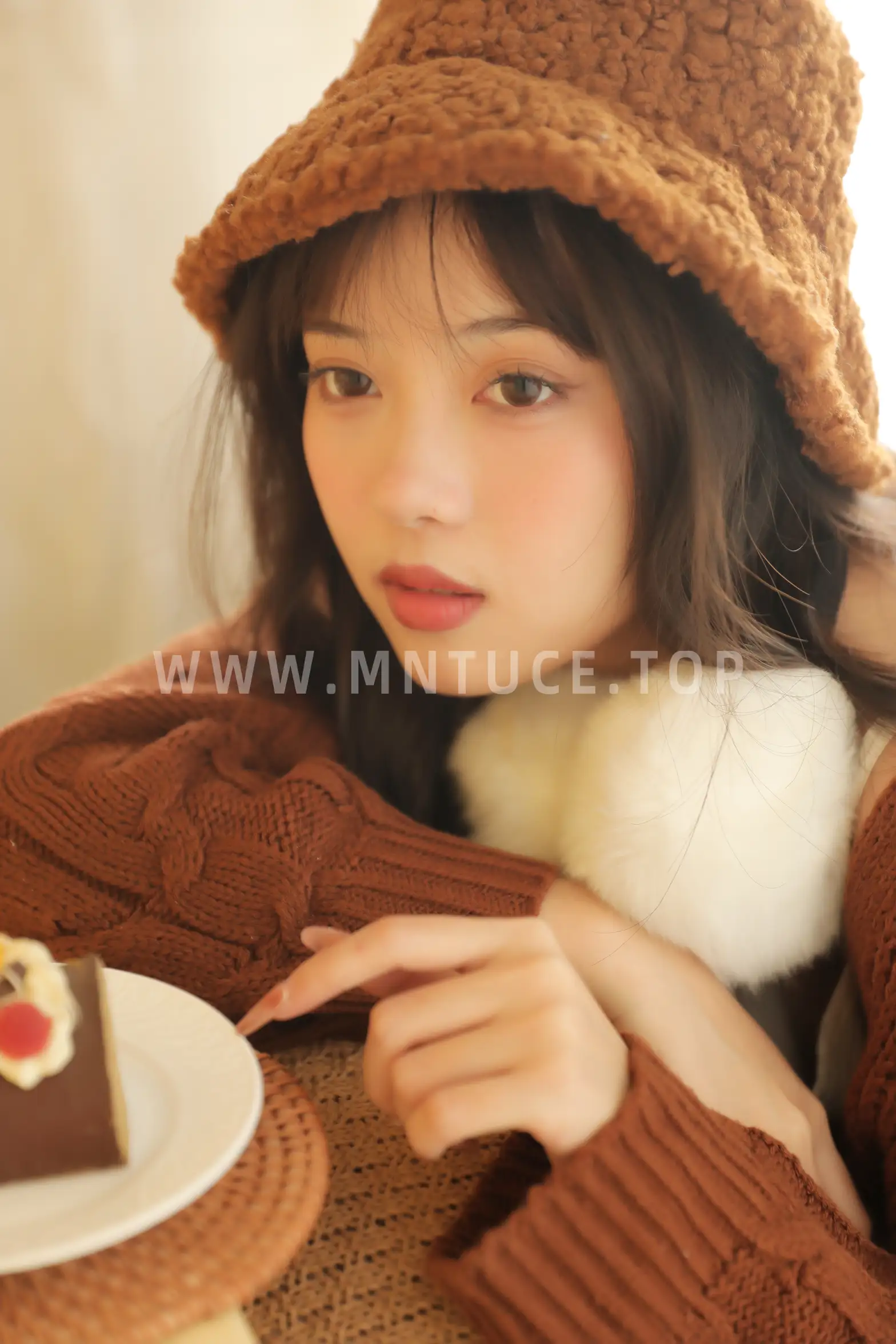 [艺图语] 2022.11.24 Vol.2520 榛子拿铁#[32P]-3