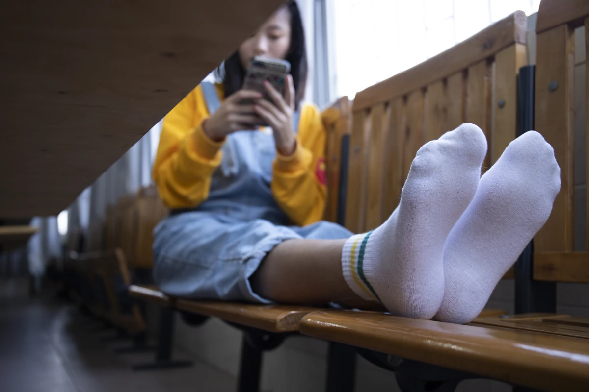 [Mzsock] NO.019 From a tricky angle, Sichuan girl Linlin shows off her beautiful feet in the classroom Southern football skills#[121P]-4