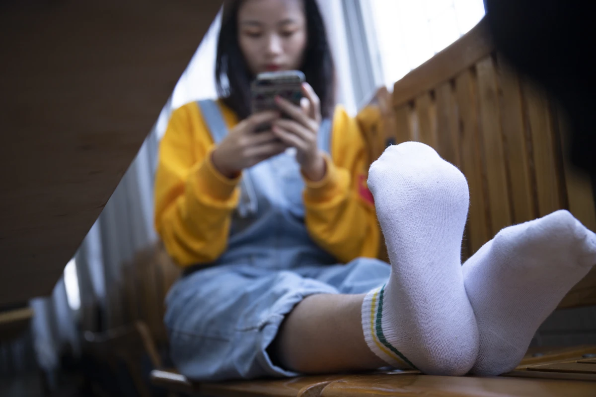 [Mzsock] NO.019 From a tricky angle, Sichuan girl Linlin shows off her beautiful feet in the classroom Southern football skills#[121P]-2