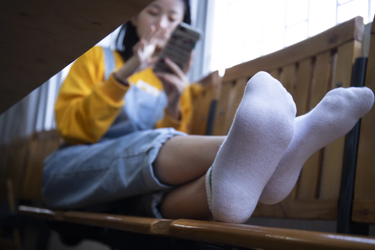 [Mzsock] NO.019 From a tricky angle, Sichuan girl Linlin shows off her beautiful feet in the classroom Southern football skills#[121P]-9