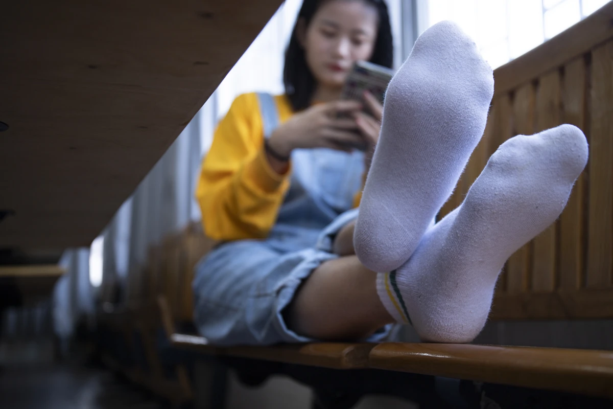 [Mzsock] NO.019 From a tricky angle, Sichuan girl Linlin shows off her beautiful feet in the classroom Southern football skills#[121P]-2