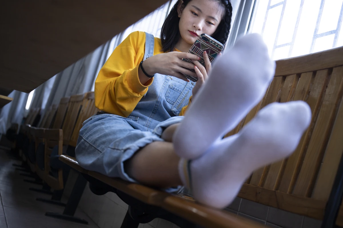 [Mzsock] NO.019 From a tricky angle, Sichuan girl Linlin shows off her beautiful feet in the classroom Southern football skills#[121P]-3